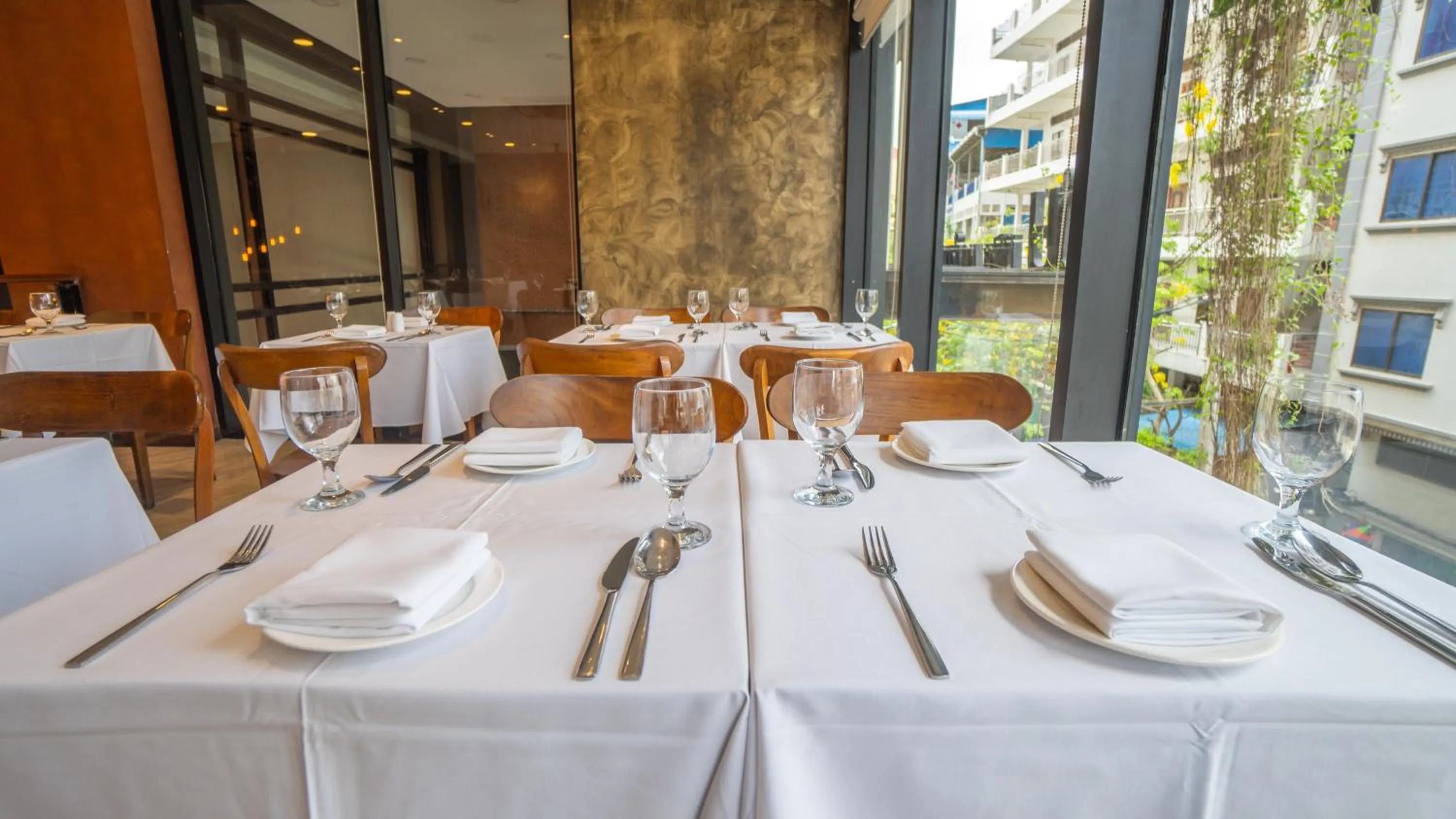 Restaurant/places to eat in SIM Boutique Hotel