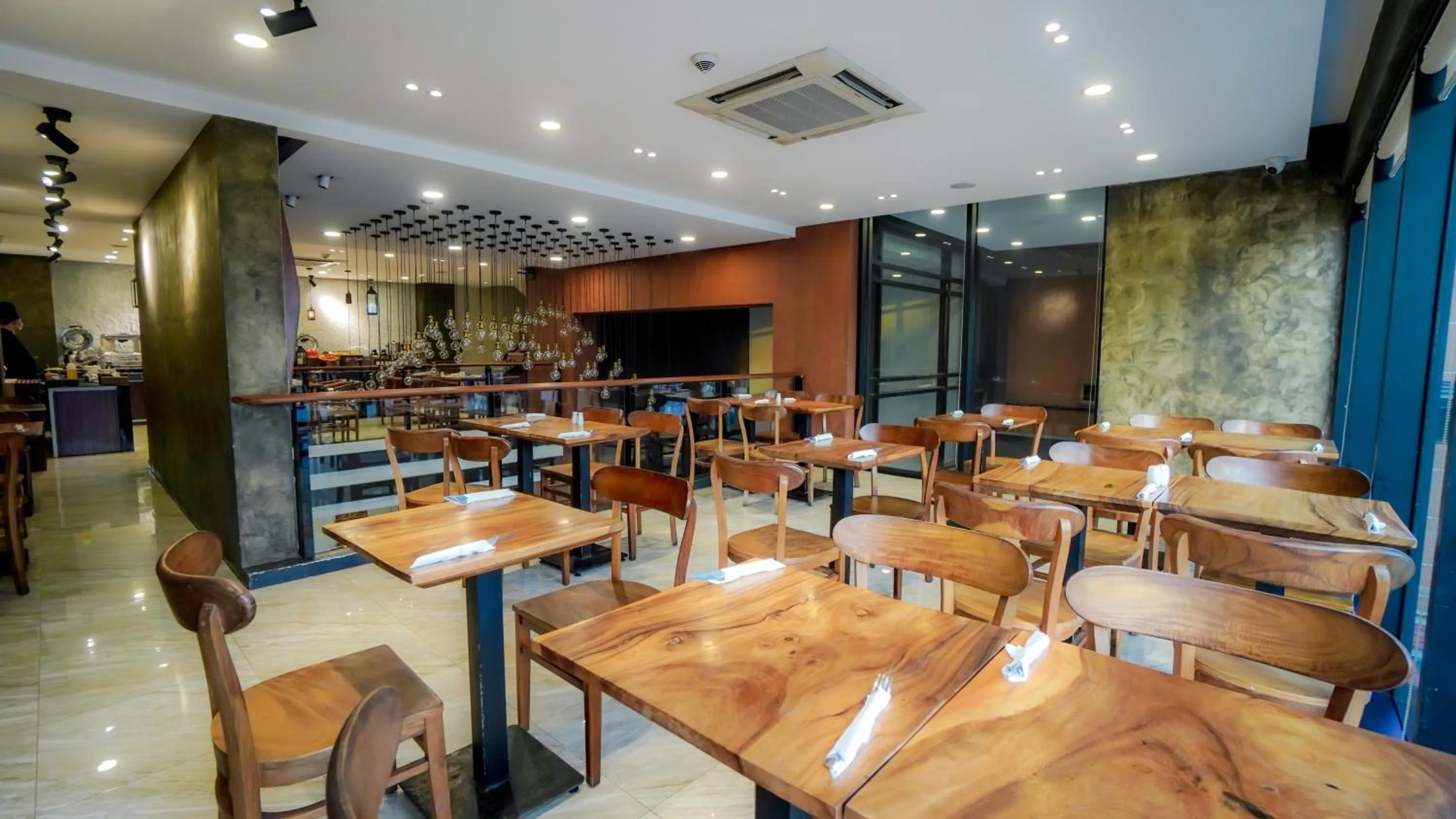 Restaurant/places to eat in SIM Boutique Hotel