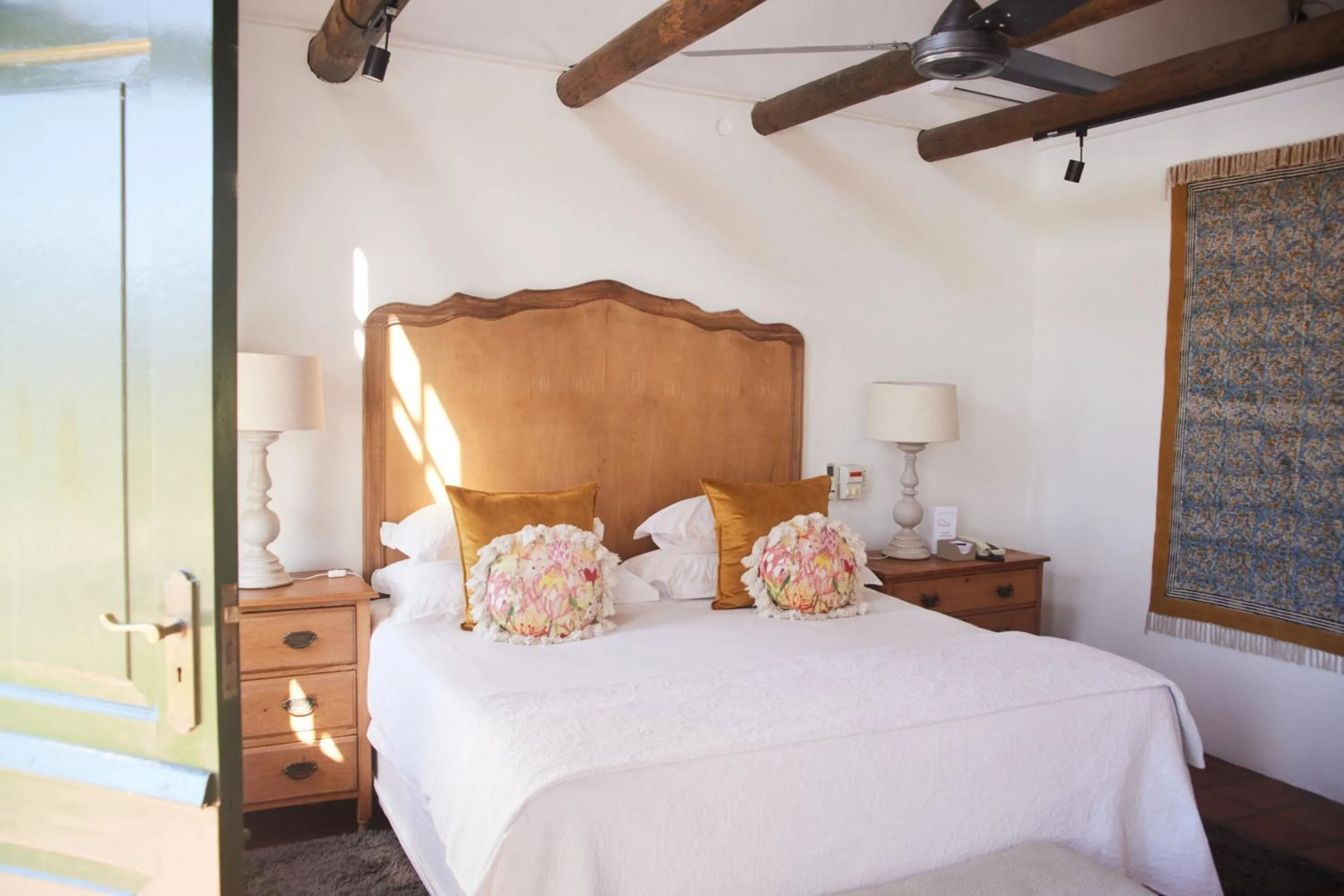 Superior King Room - single occupancy in Klein Waterval Riverside Lodge