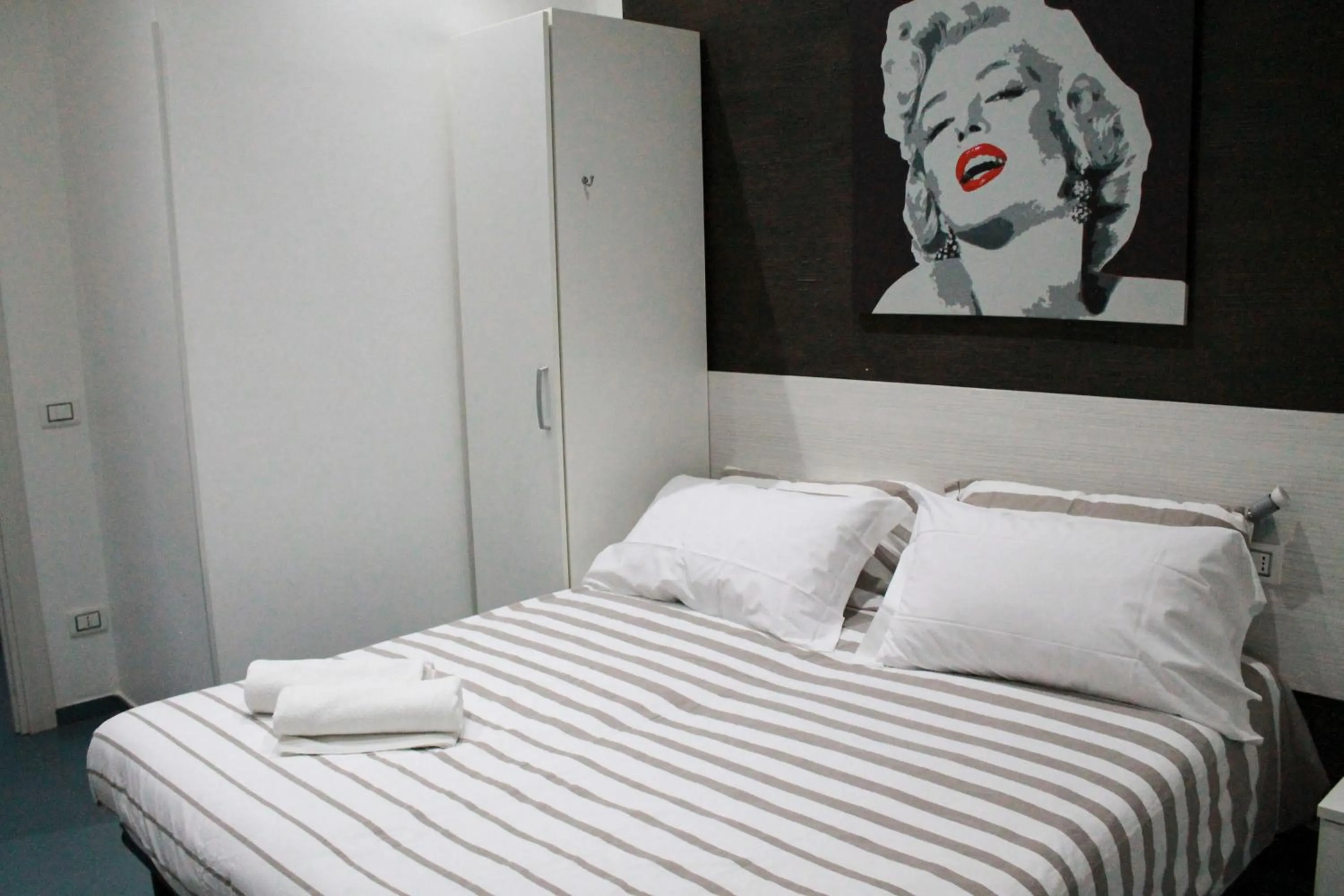 Bed in Mascalzone latino luxury rooms