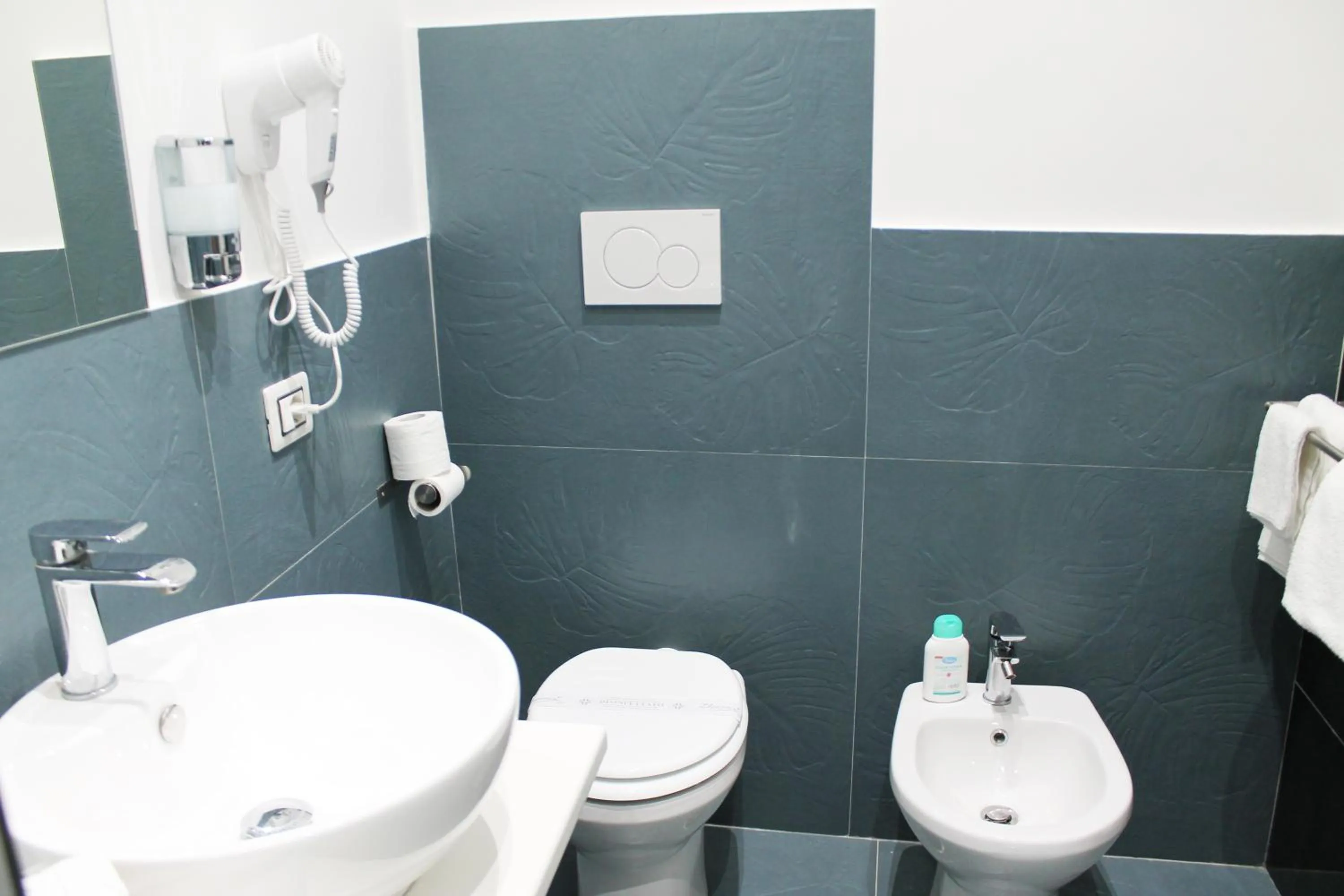 Bathroom in Mascalzone latino luxury rooms