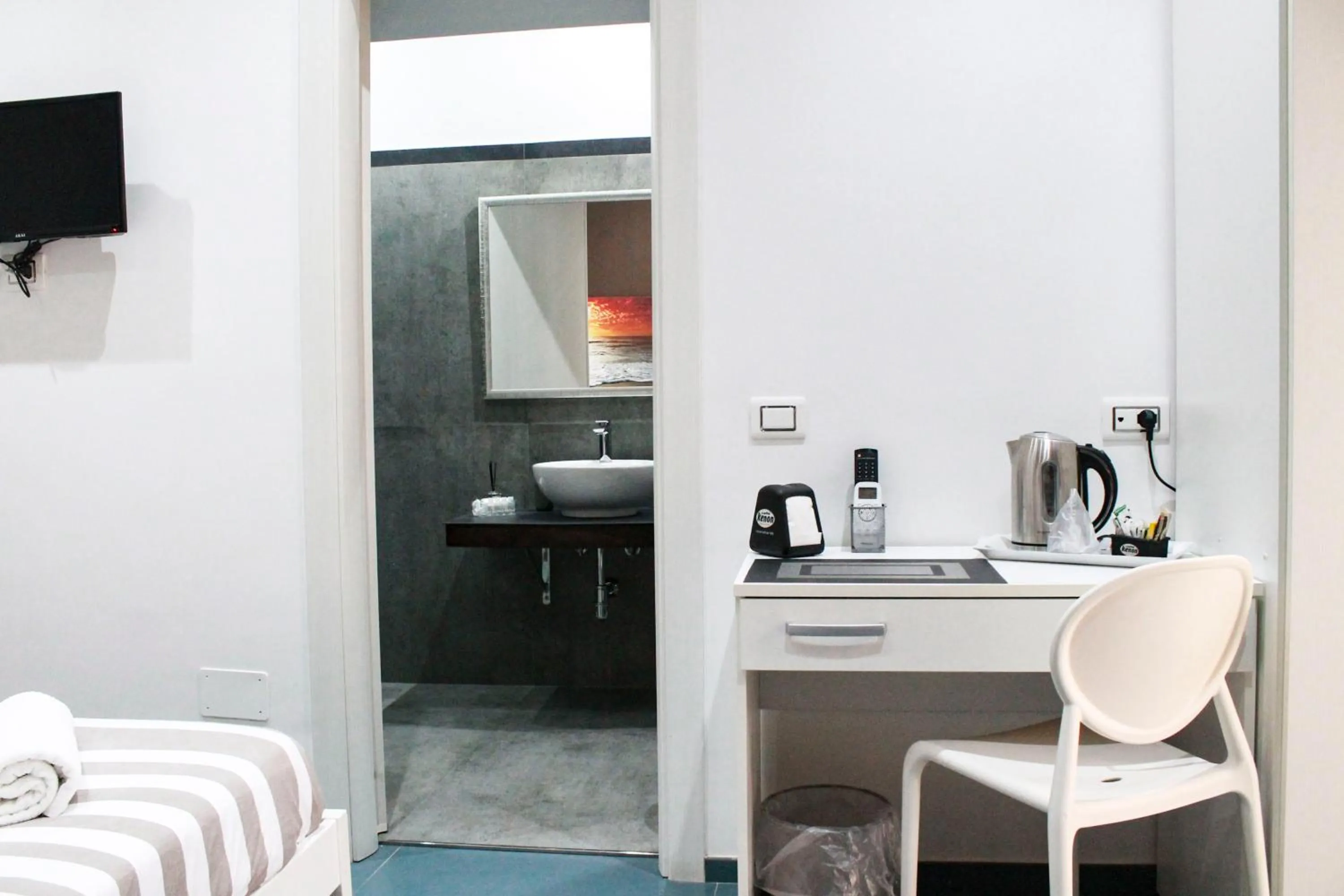 Coffee/tea facilities, Bed in Mascalzone latino luxury rooms