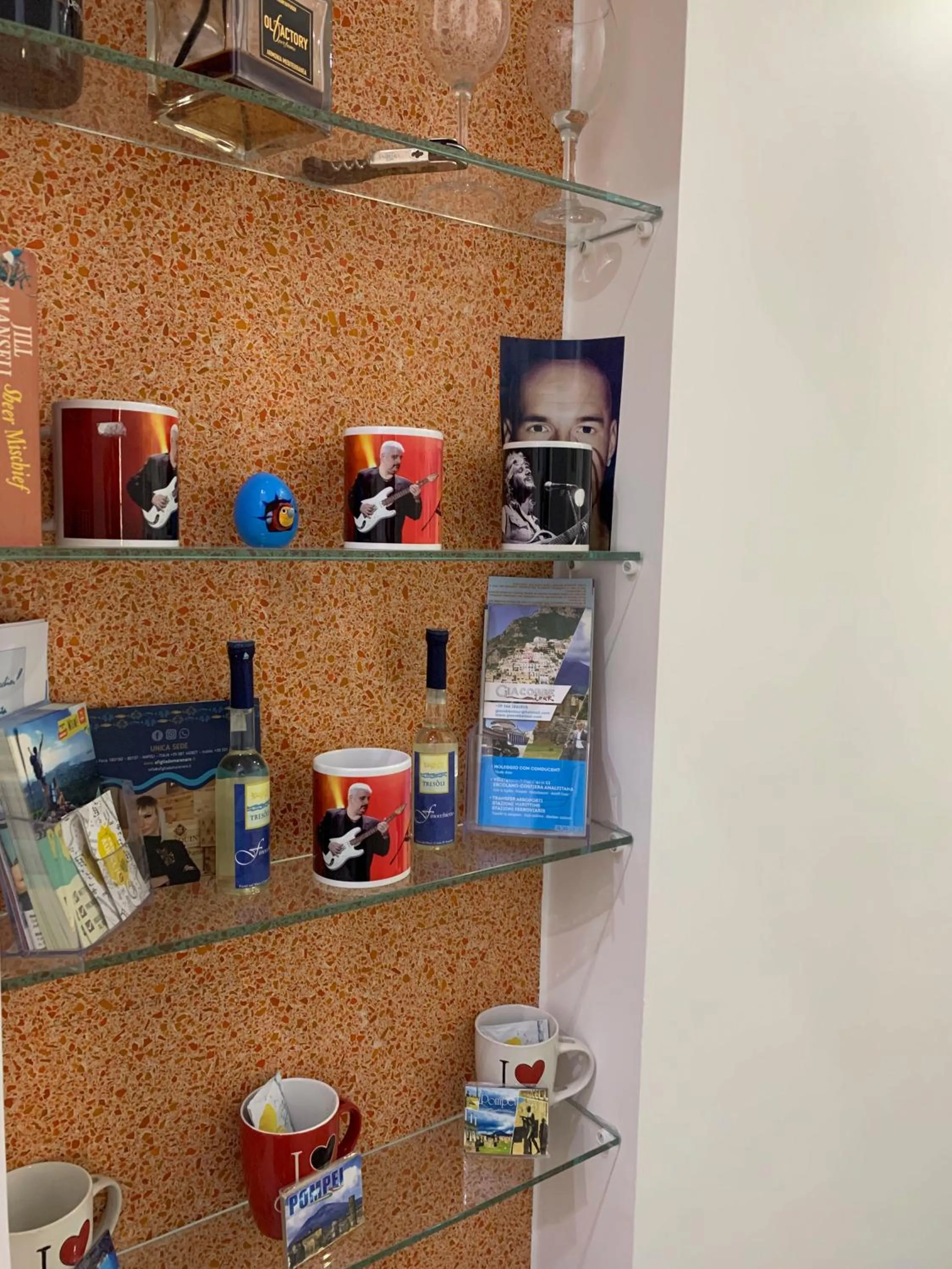 Coffee/tea facilities in Mascalzone latino luxury rooms