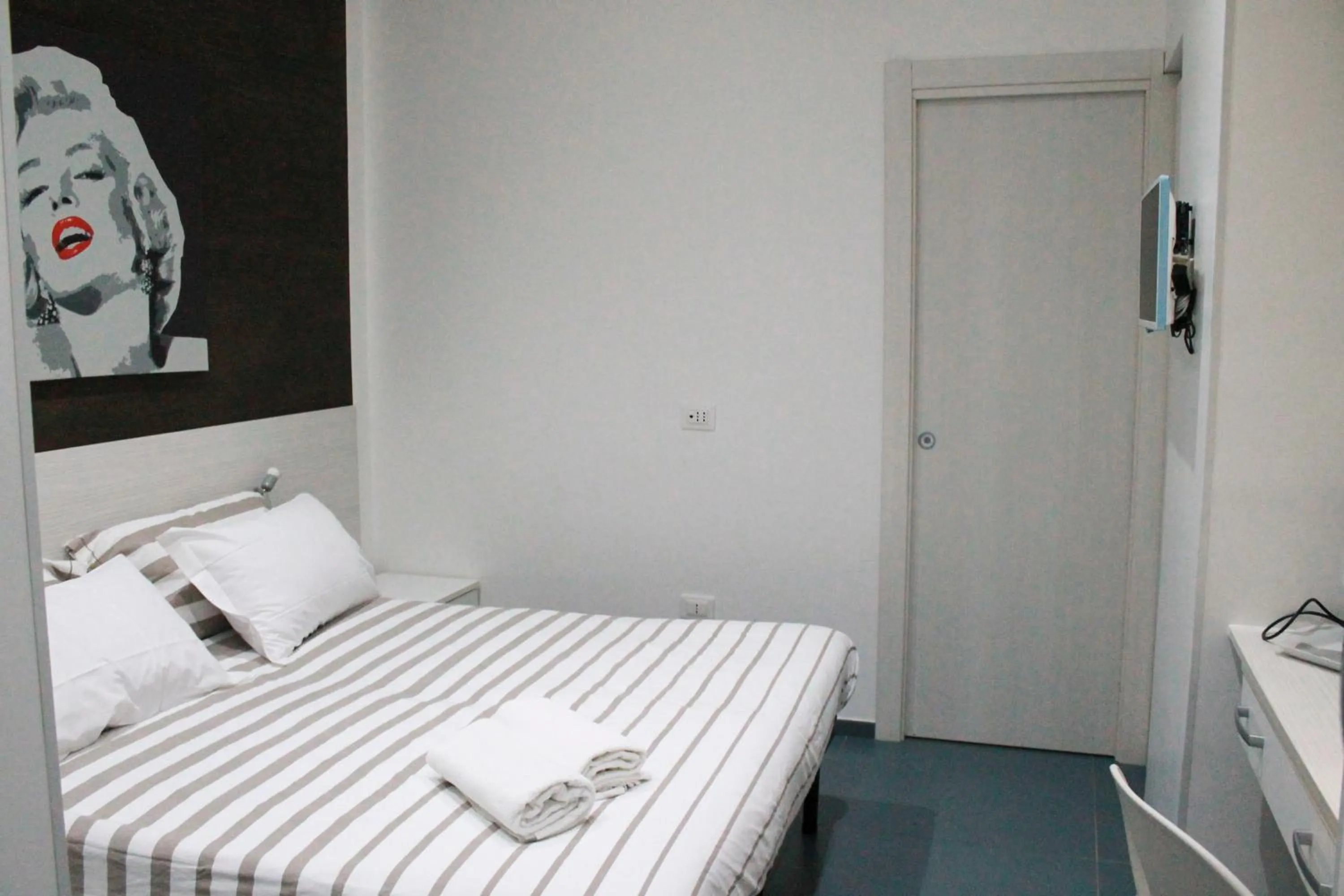 Bed in Mascalzone latino luxury rooms