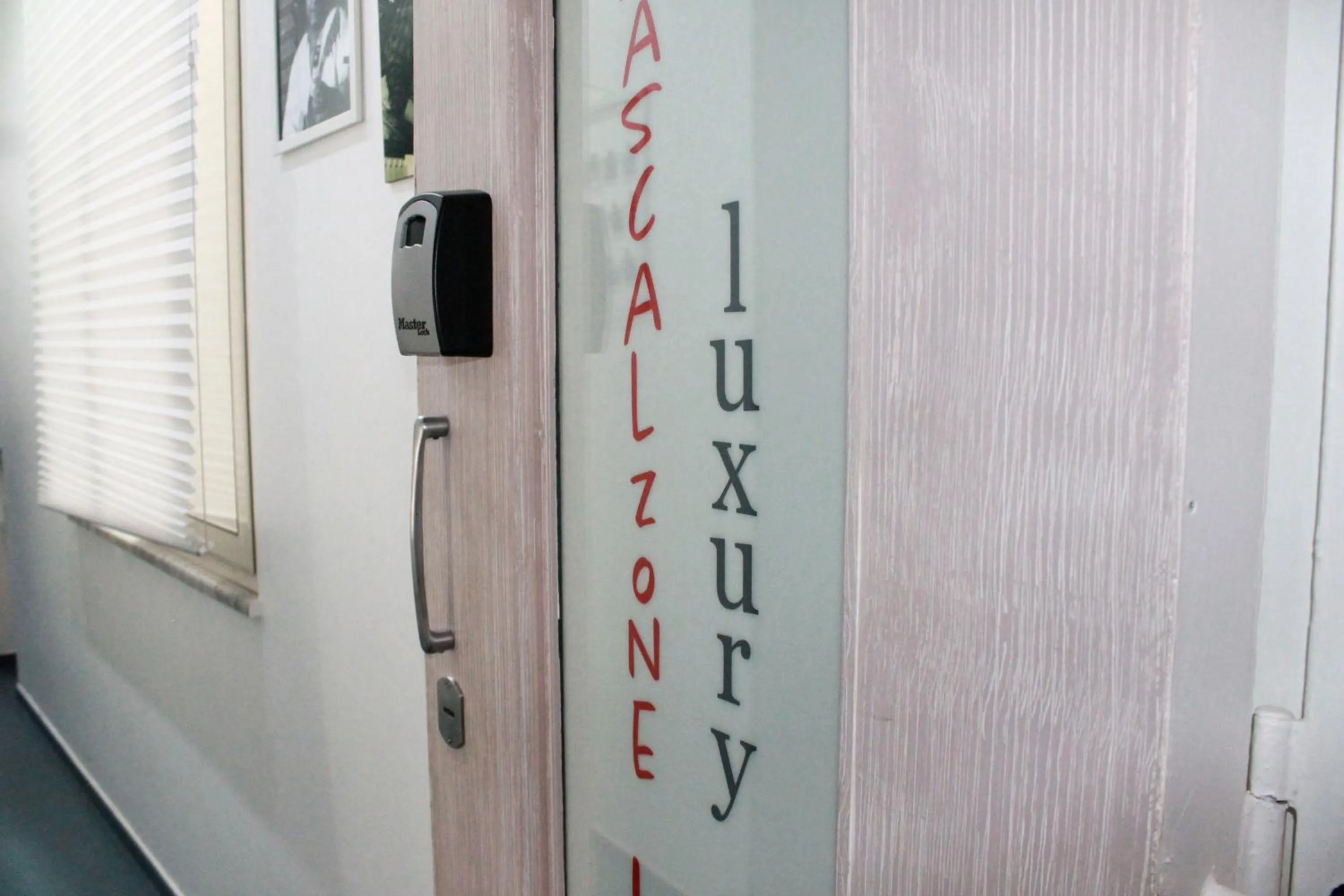 Facade/entrance in Mascalzone latino luxury rooms