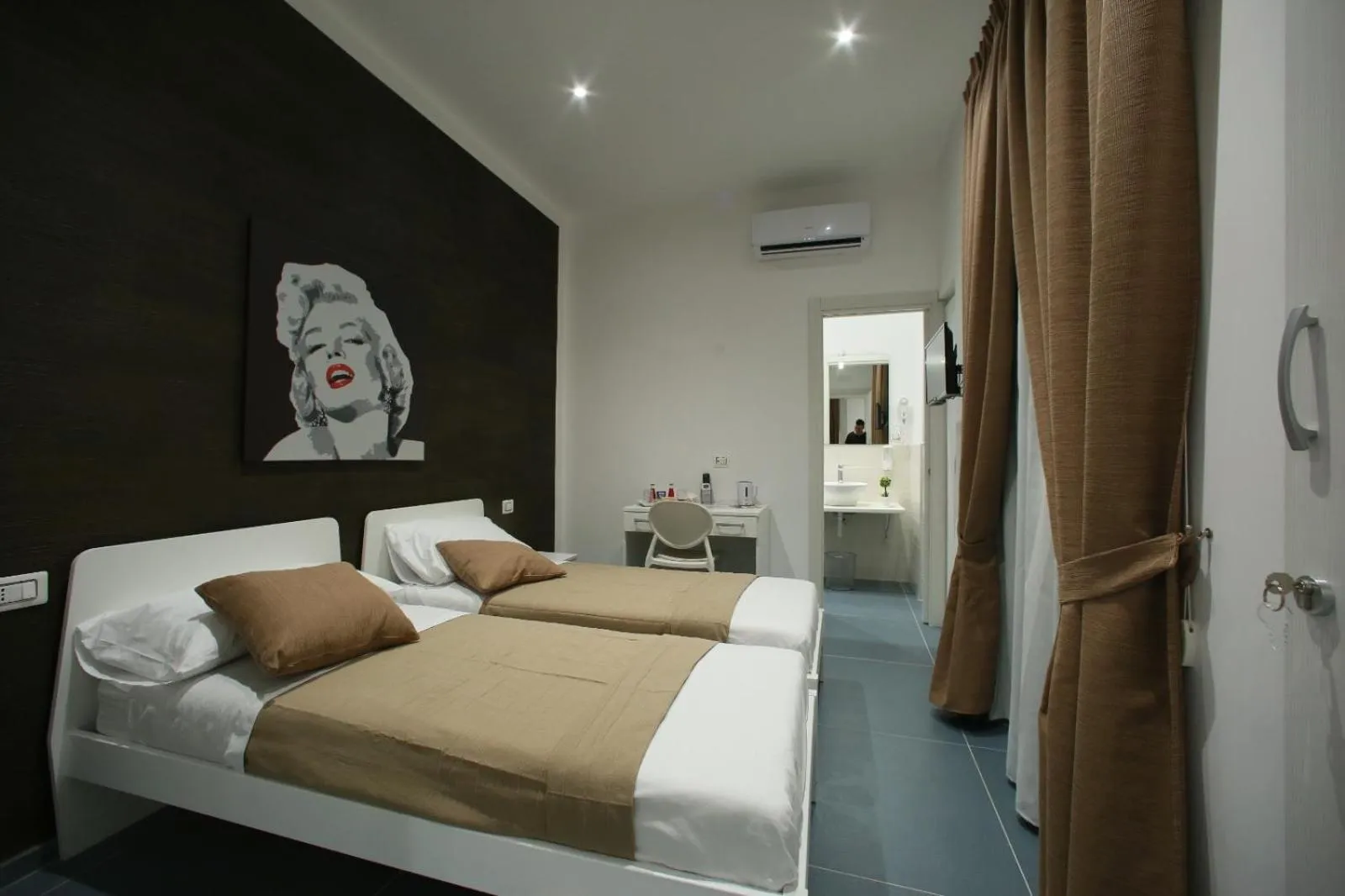 Photo of the whole room, Bed in Mascalzone latino luxury rooms