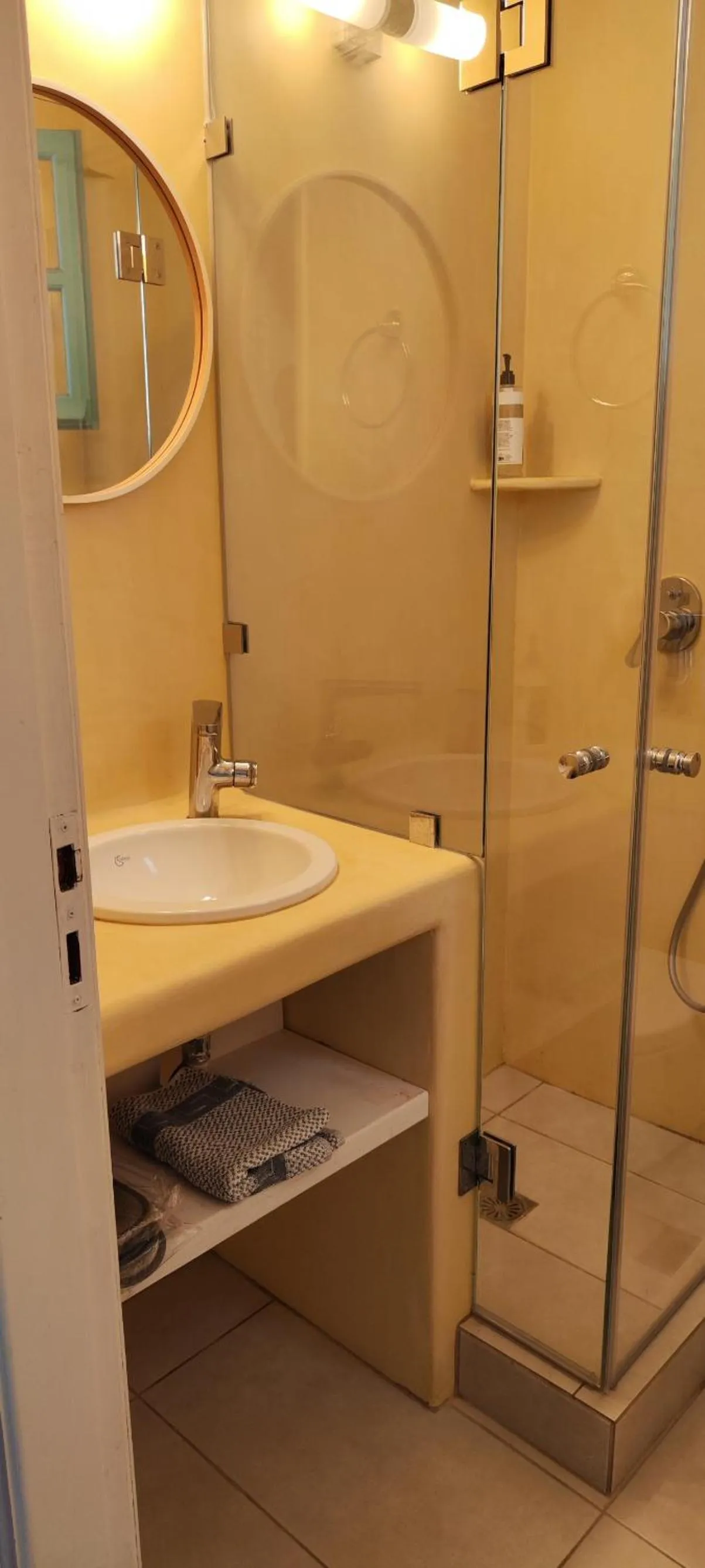 Bathroom in Ragousis Apartments