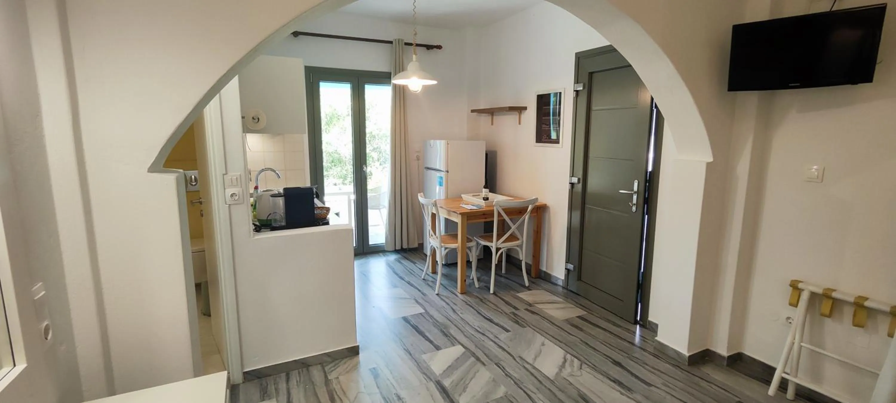 Dining area in Ragousis Apartments