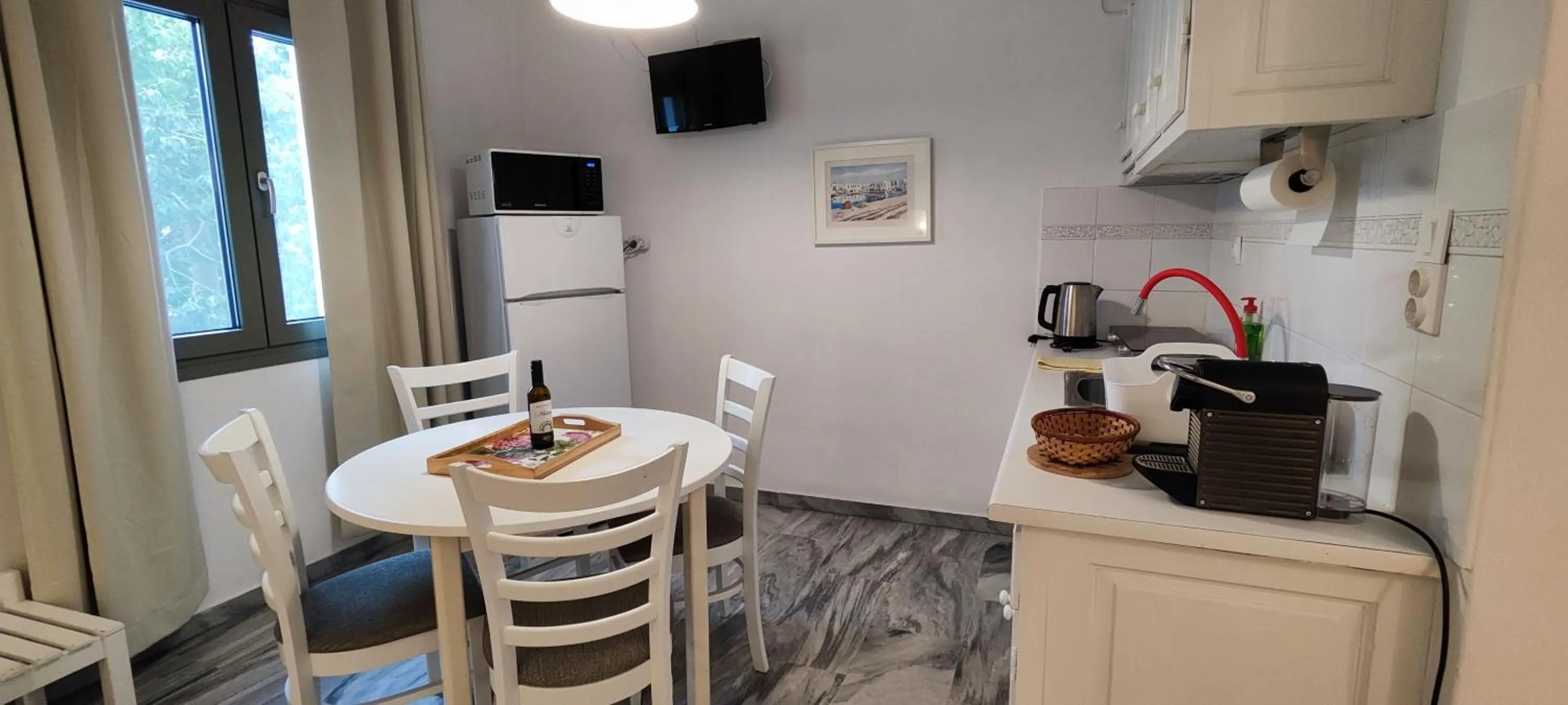 Dining area in Ragousis Apartments