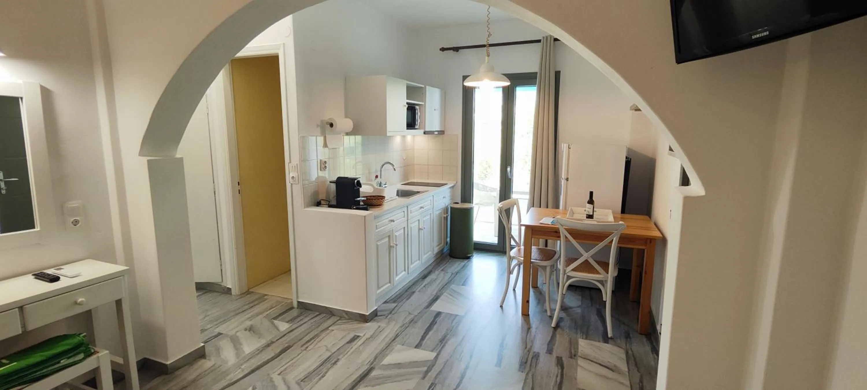 Dining area in Ragousis Apartments