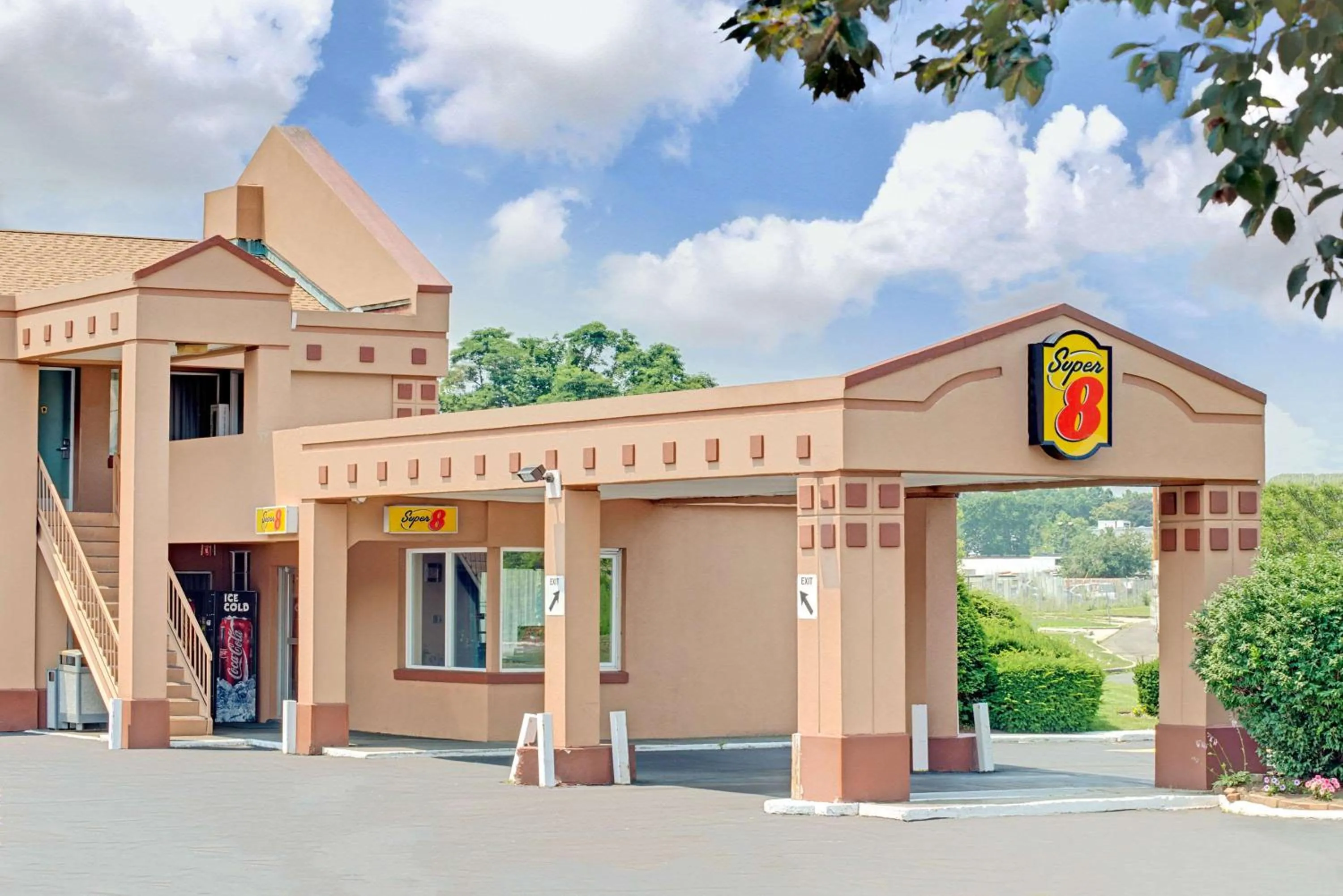 Property building in Super 8 by Wyndham Milford/New Haven