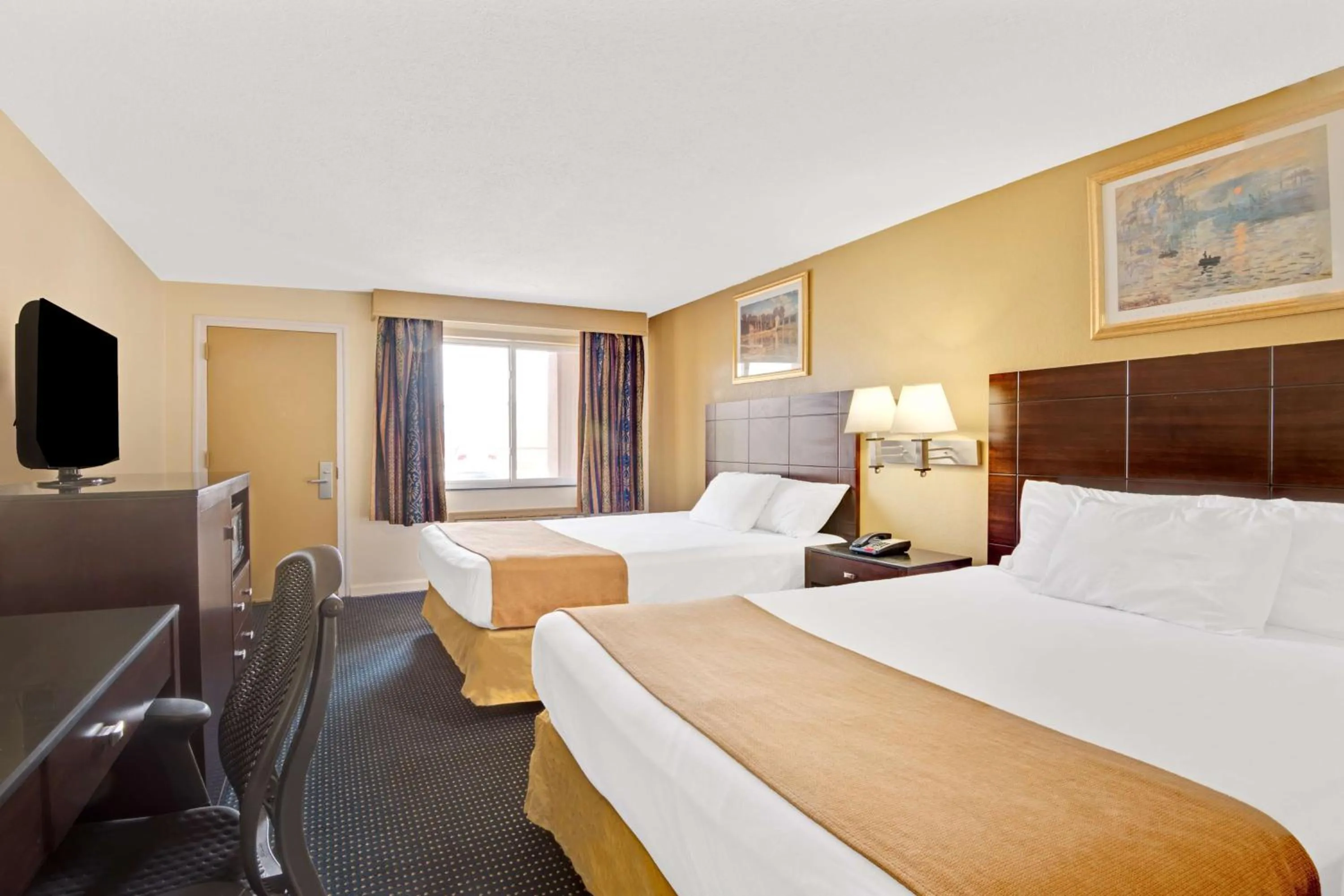Photo of the whole room, Bed in Super 8 by Wyndham Milford/New Haven
