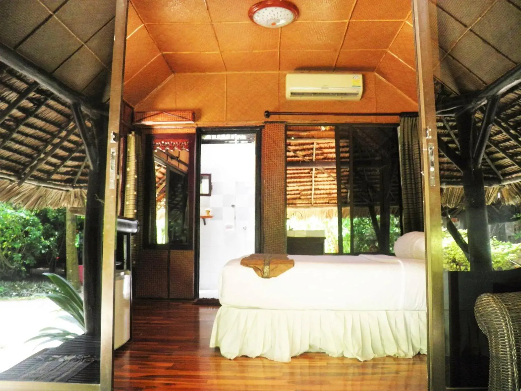 Bed in Fisherman's Hut , ขนำชาวเลโฮมสเตย์ Bed in Fisherman's Hut , ขนำชาวเลโฮมสเตย์