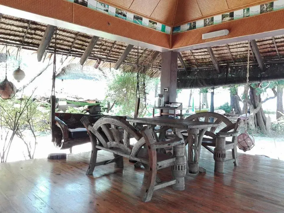 Property building in Fisherman's Hut , ขนำชาวเลโฮมสเตย์ Property building in Fisherman's Hut , ขนำชาวเลโฮมสเตย์