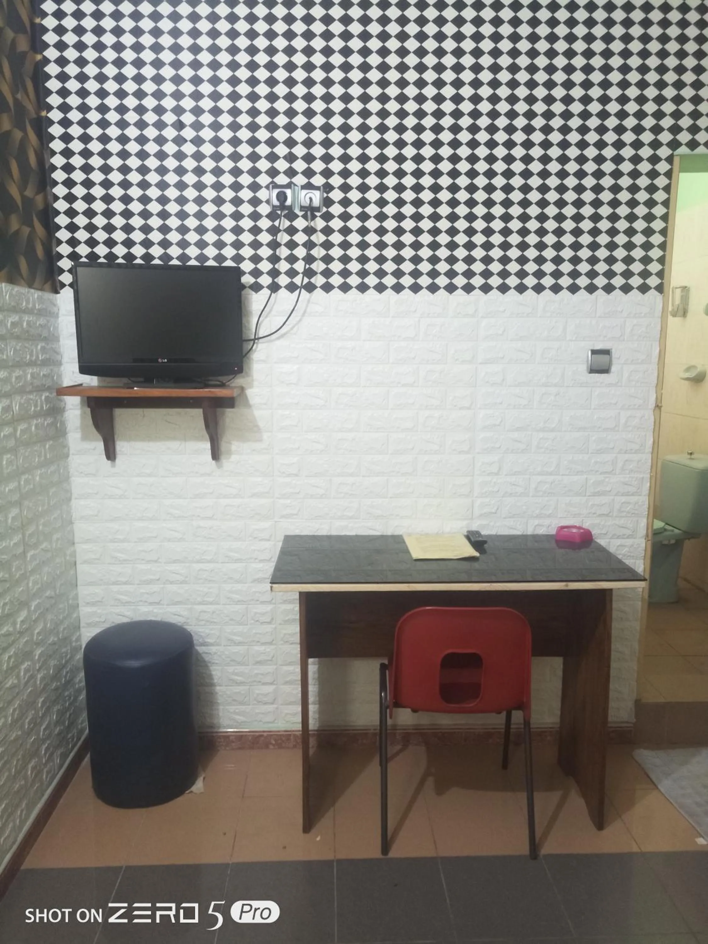 TV and multimedia in Hotel Safari COTONOU