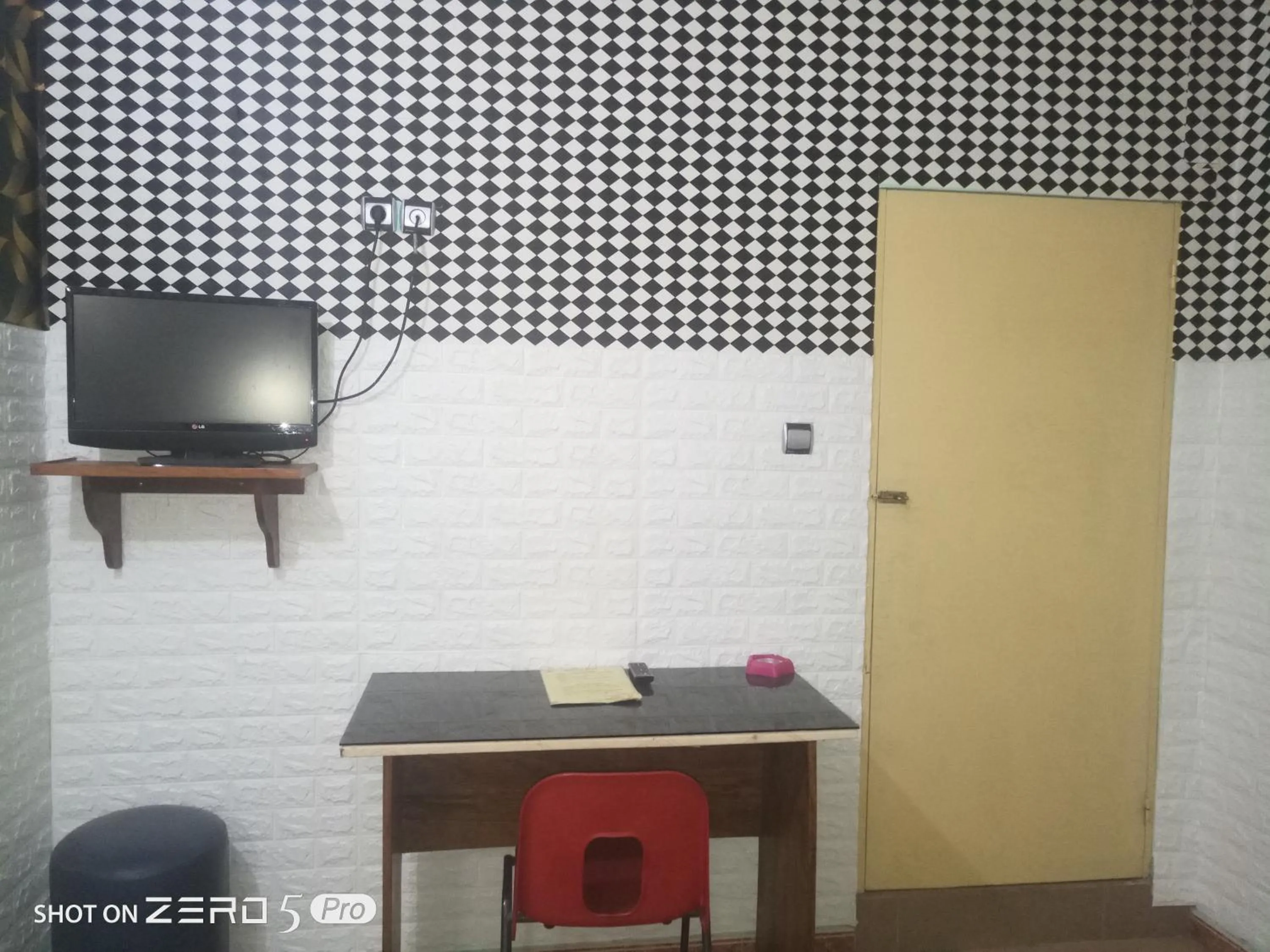 TV and multimedia in Hotel Safari COTONOU