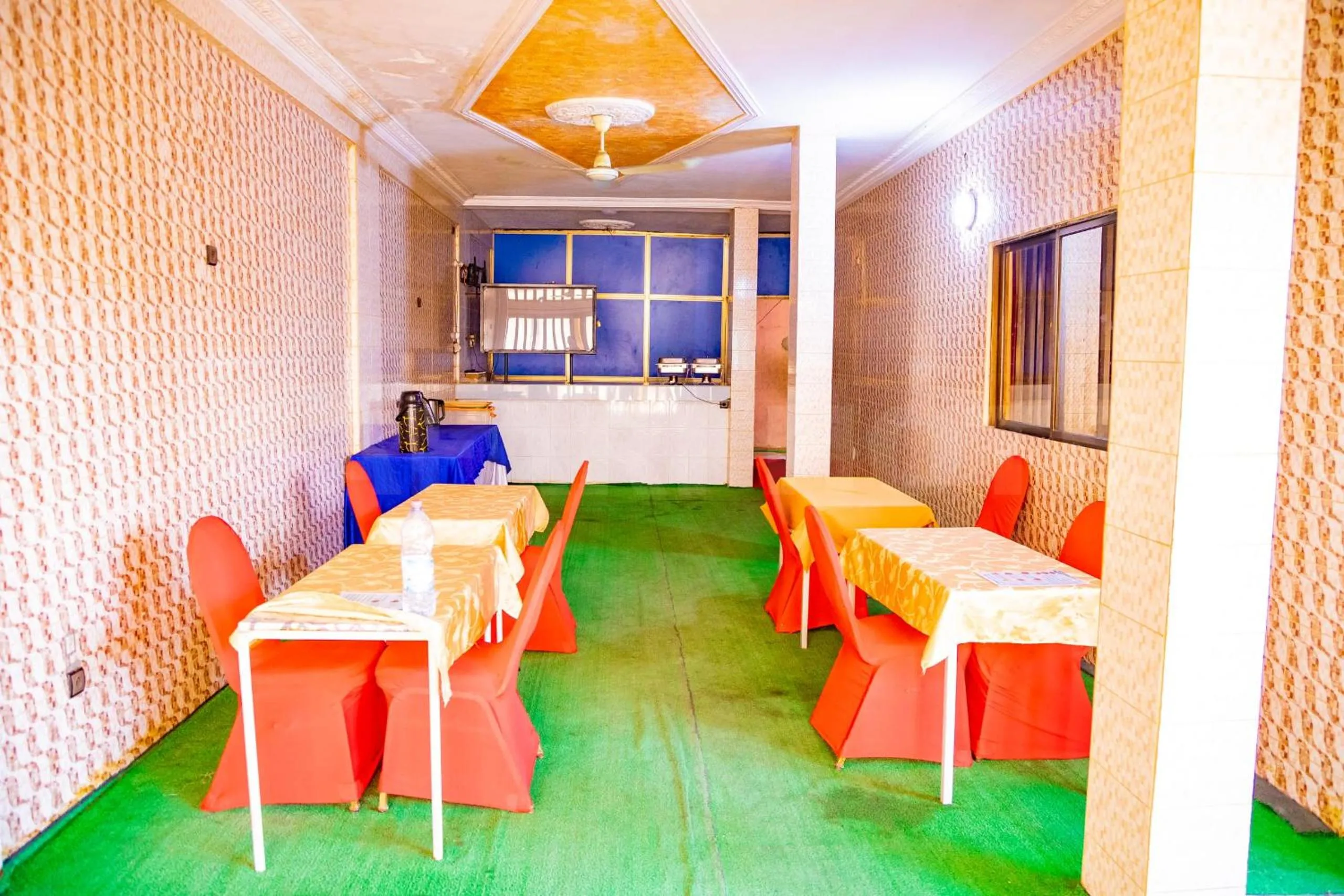 Restaurant/places to eat in Hotel Safari COTONOU