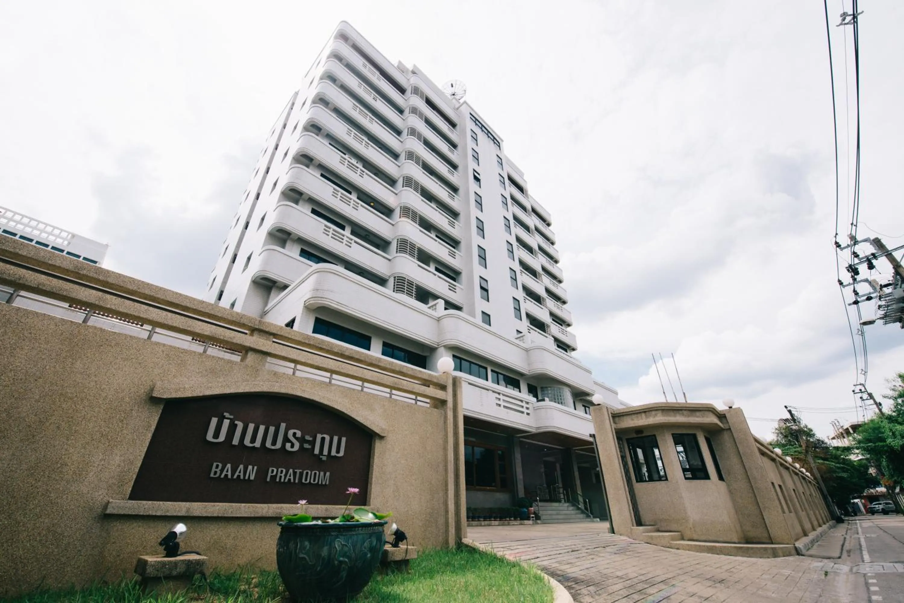 Property building in Baan Pratoom