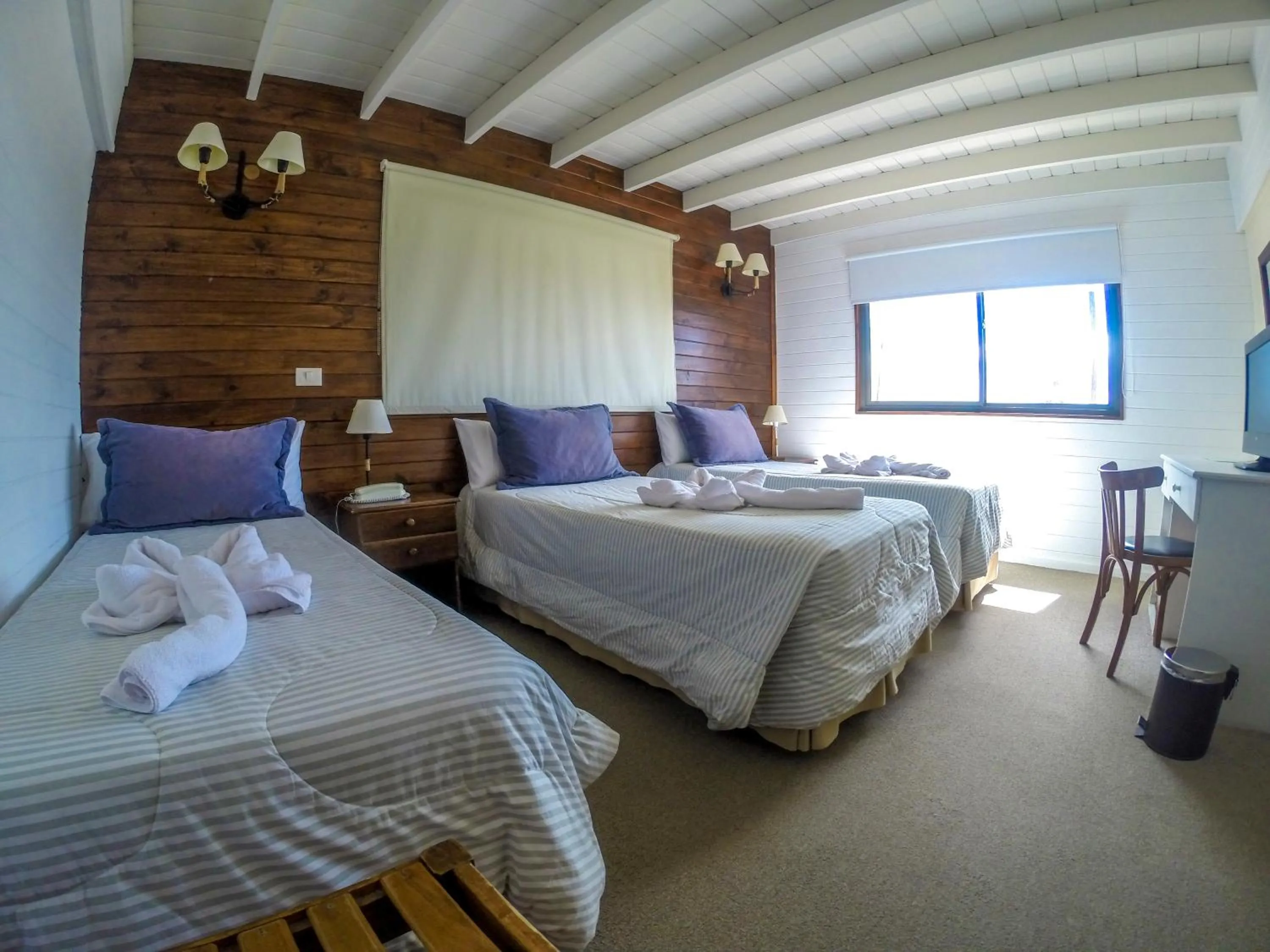 Photo of the whole room, Bed in Lar Aike