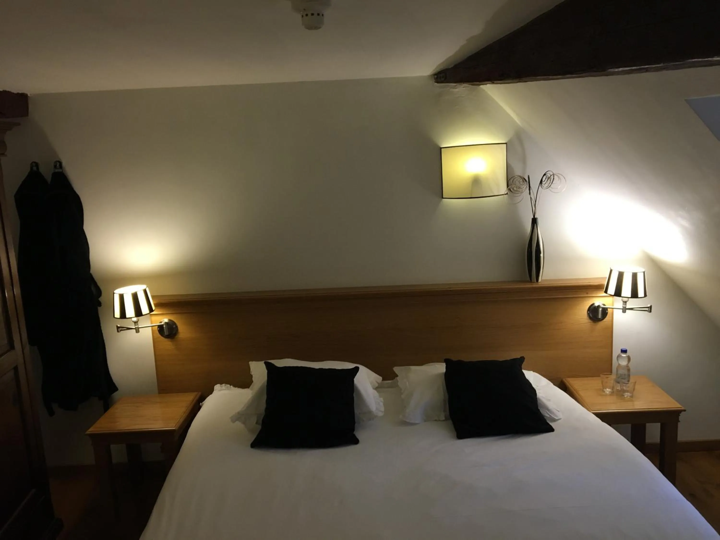 Shower, Bed in Chambres D'Hotes Rekko