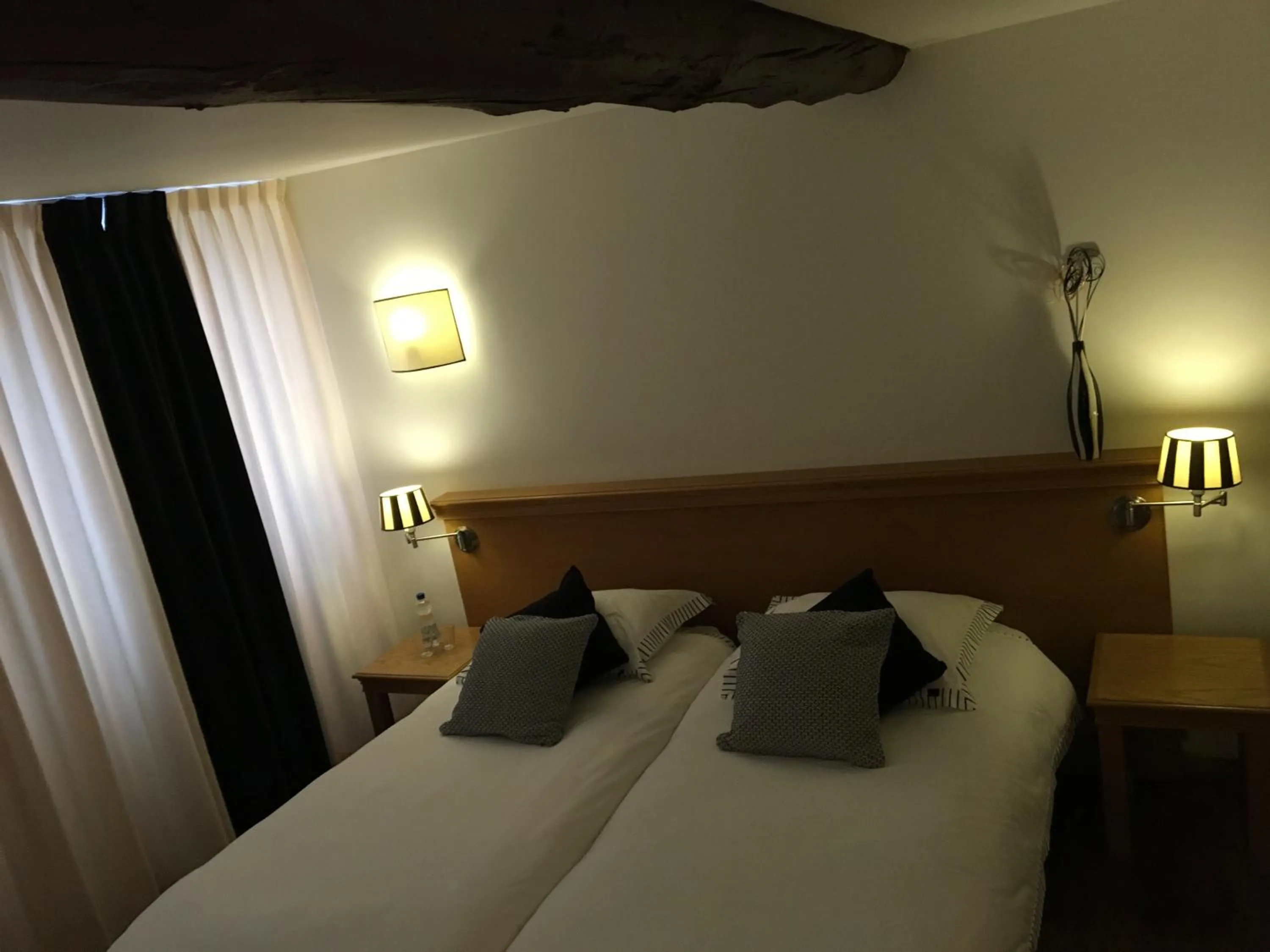 Shower, Bed in Chambres D'Hotes Rekko