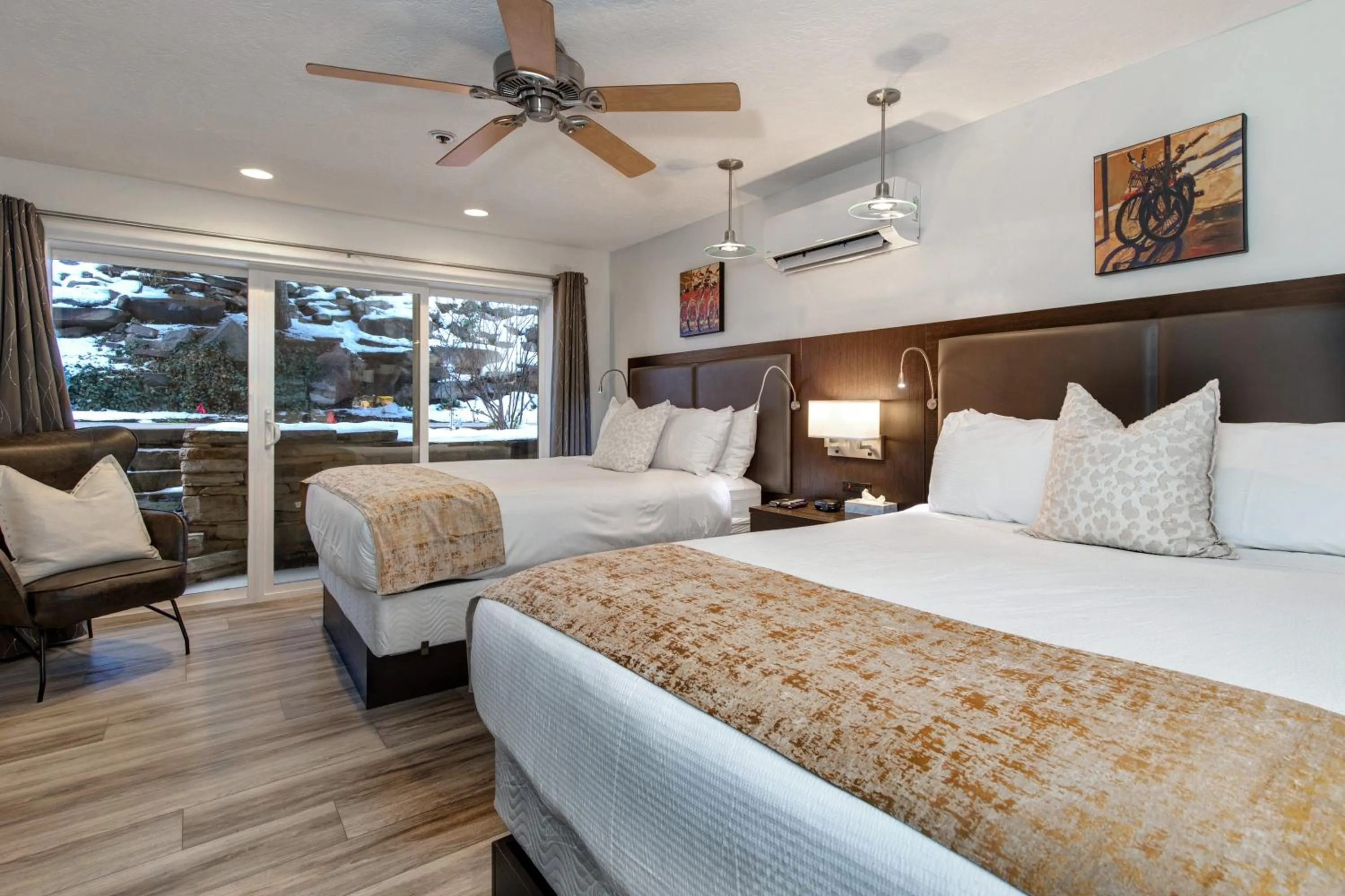 Bed in Treasure Mountain Inn