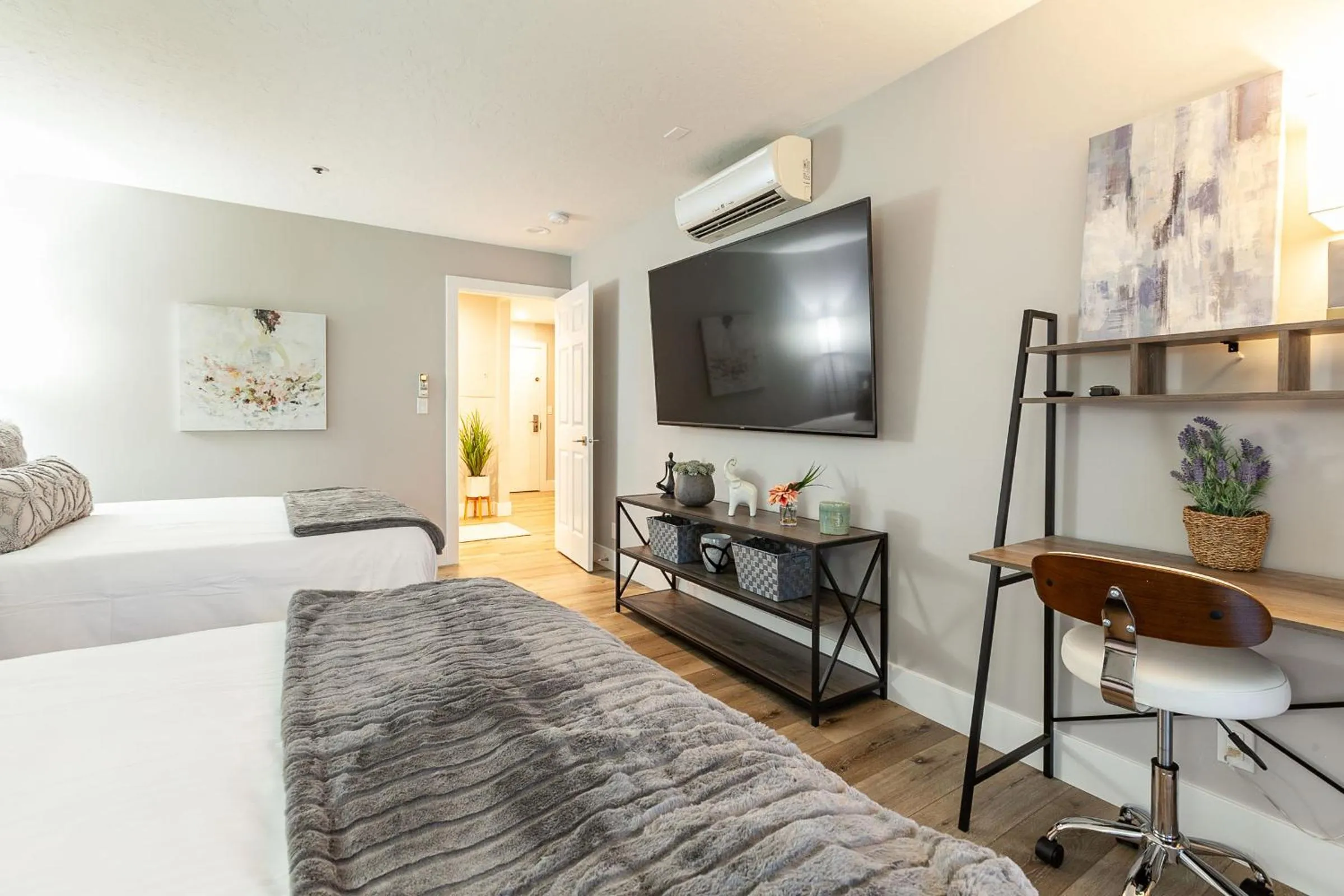 Bed in Treasure Mountain Inn