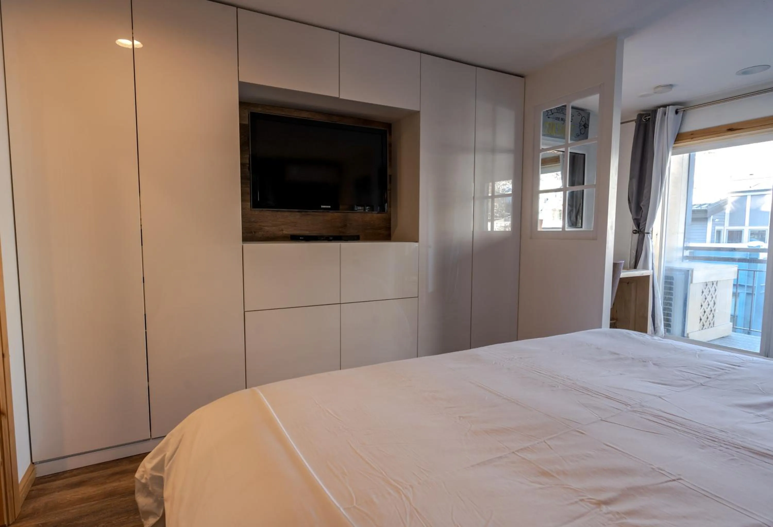 Bed in Treasure Mountain Inn