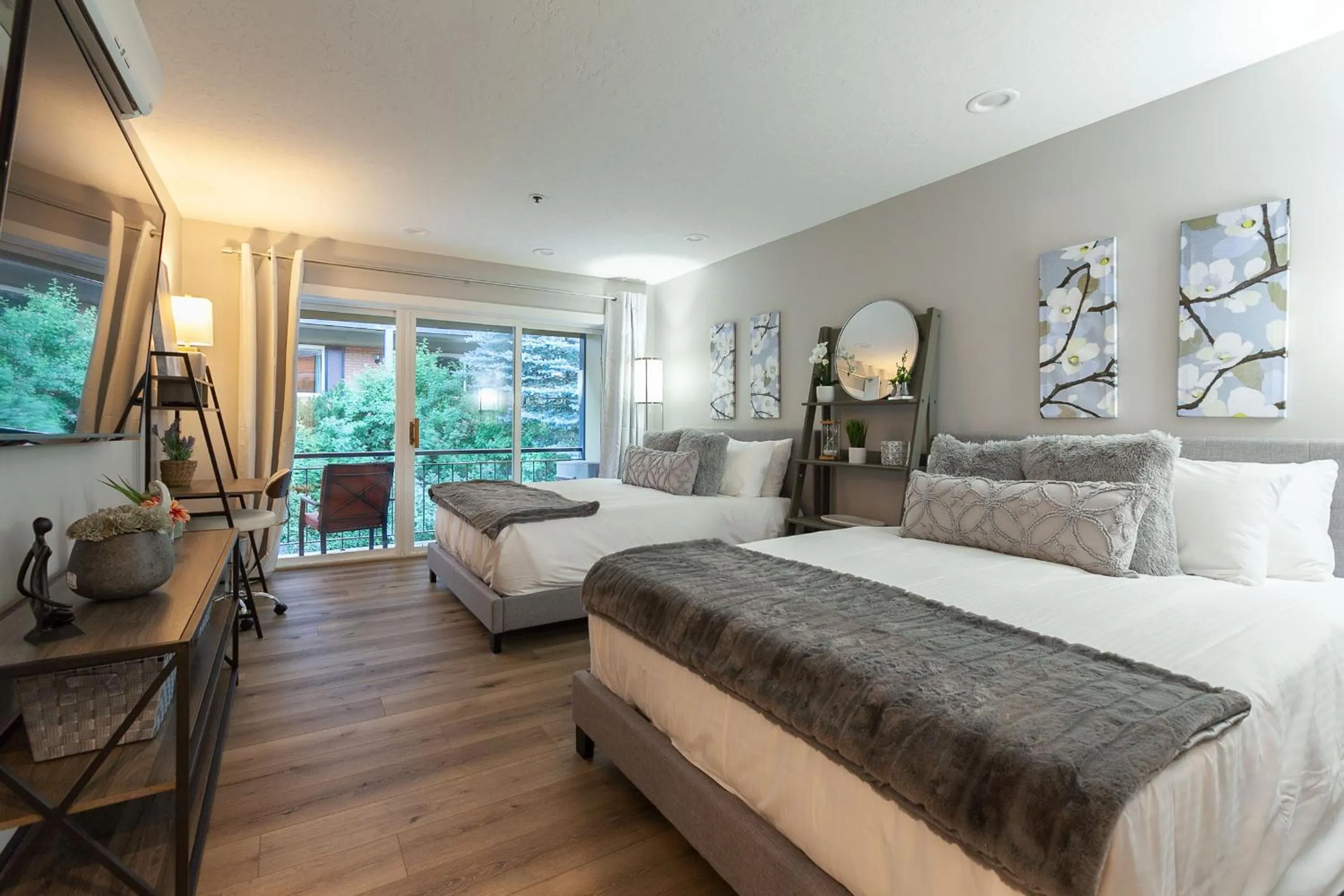 Bed in Treasure Mountain Inn