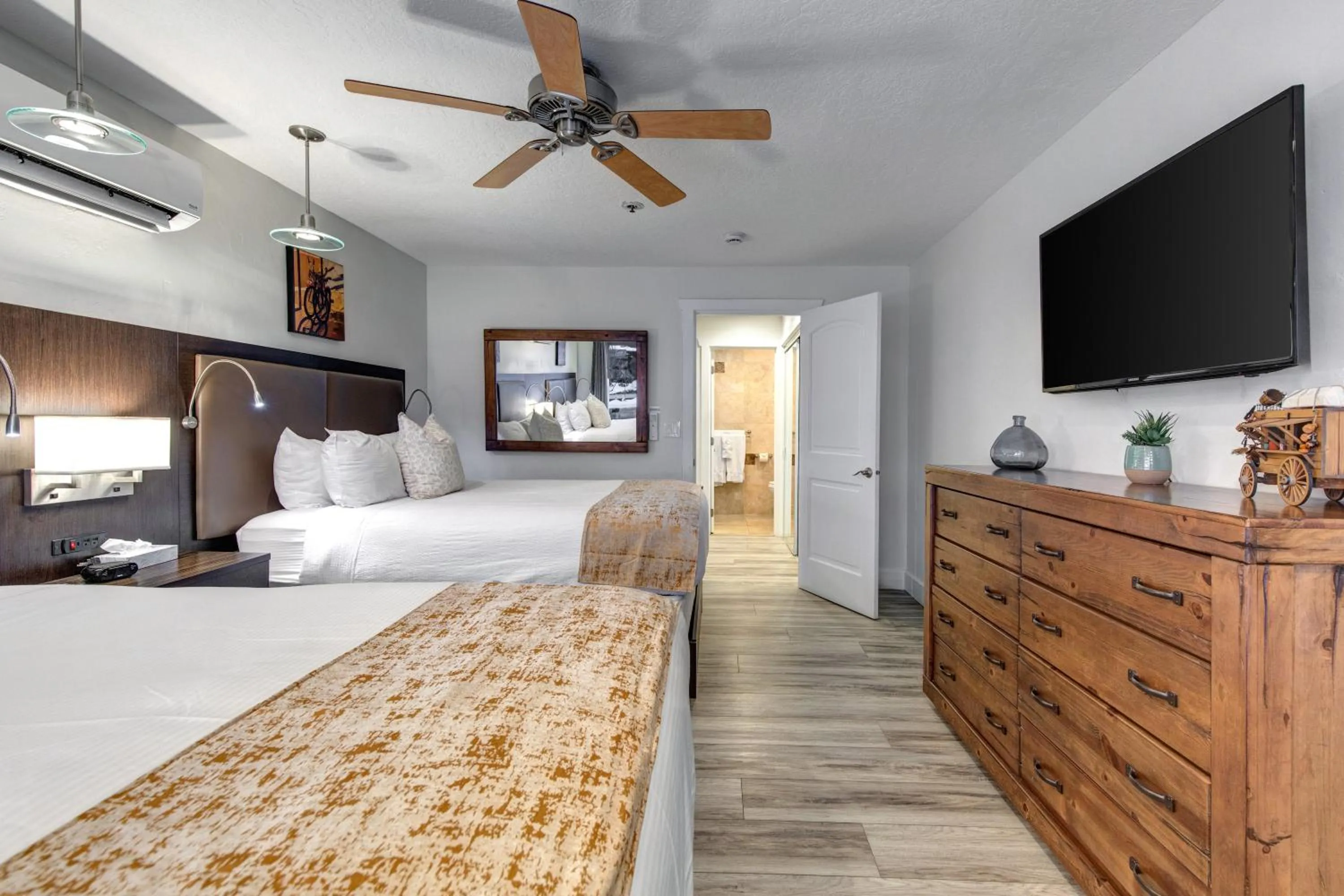 Bed in Treasure Mountain Inn