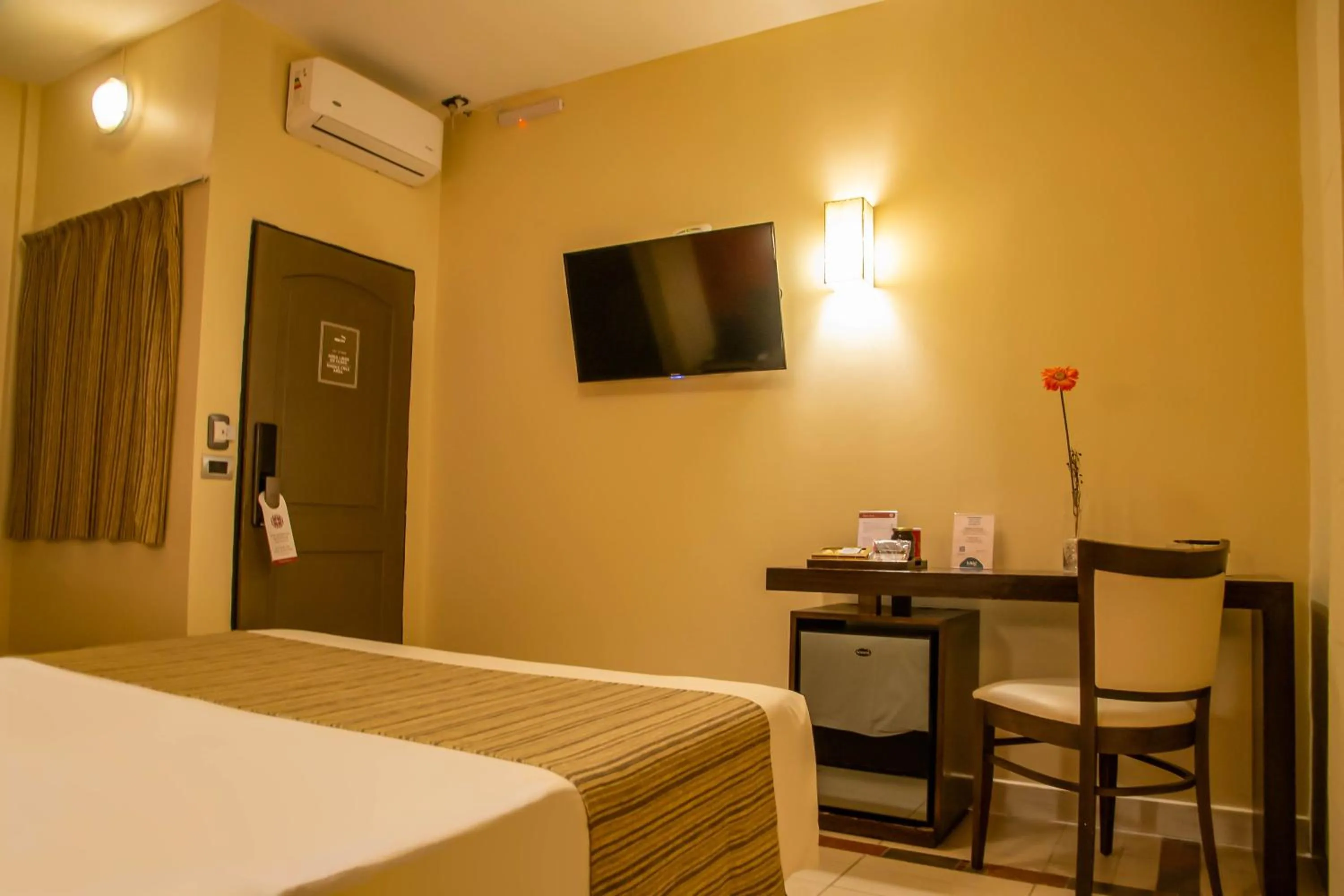 Bedroom, Bed in Hotel Inkai