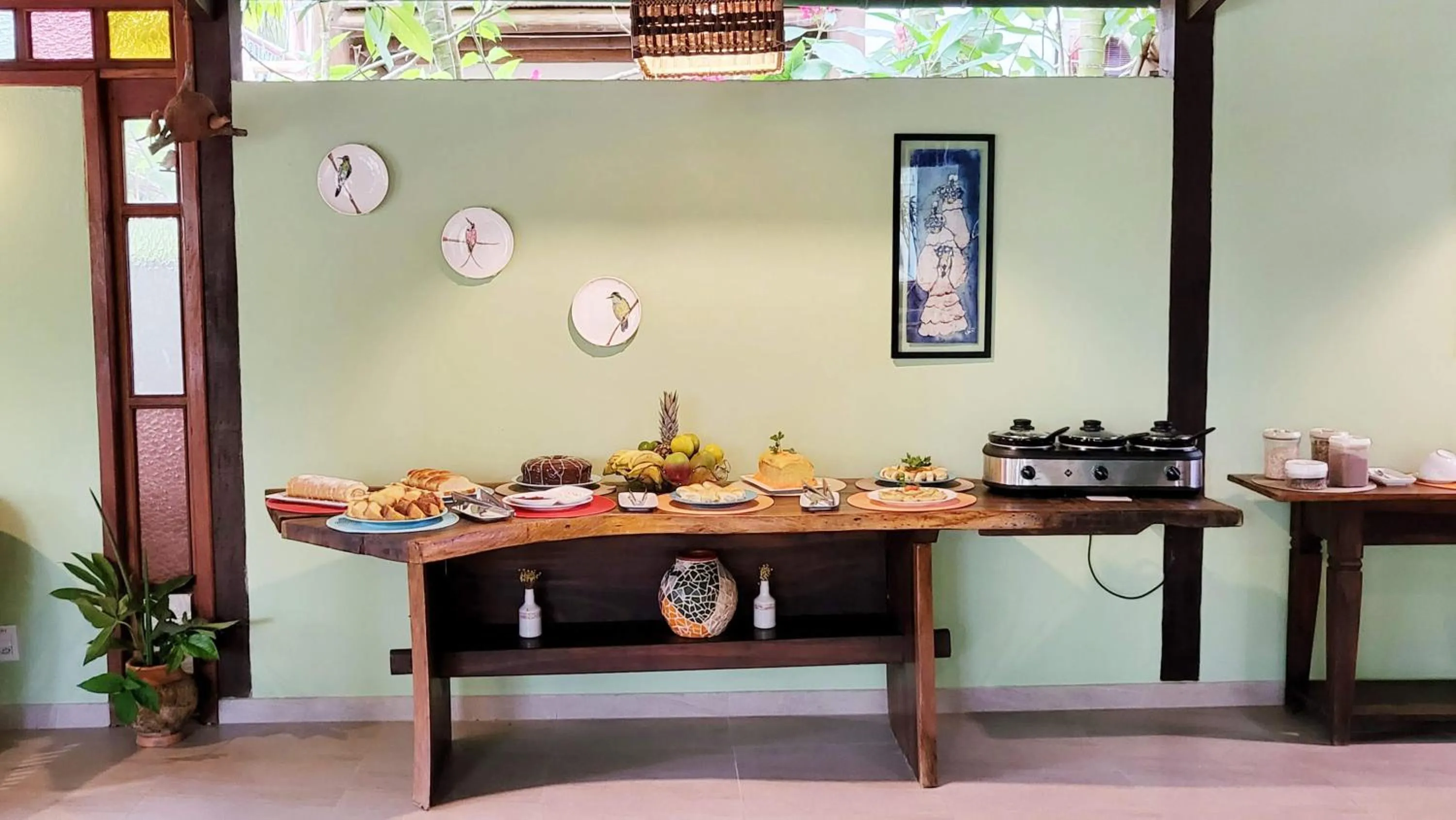 Buffet breakfast in Vila dos Passaros Flats