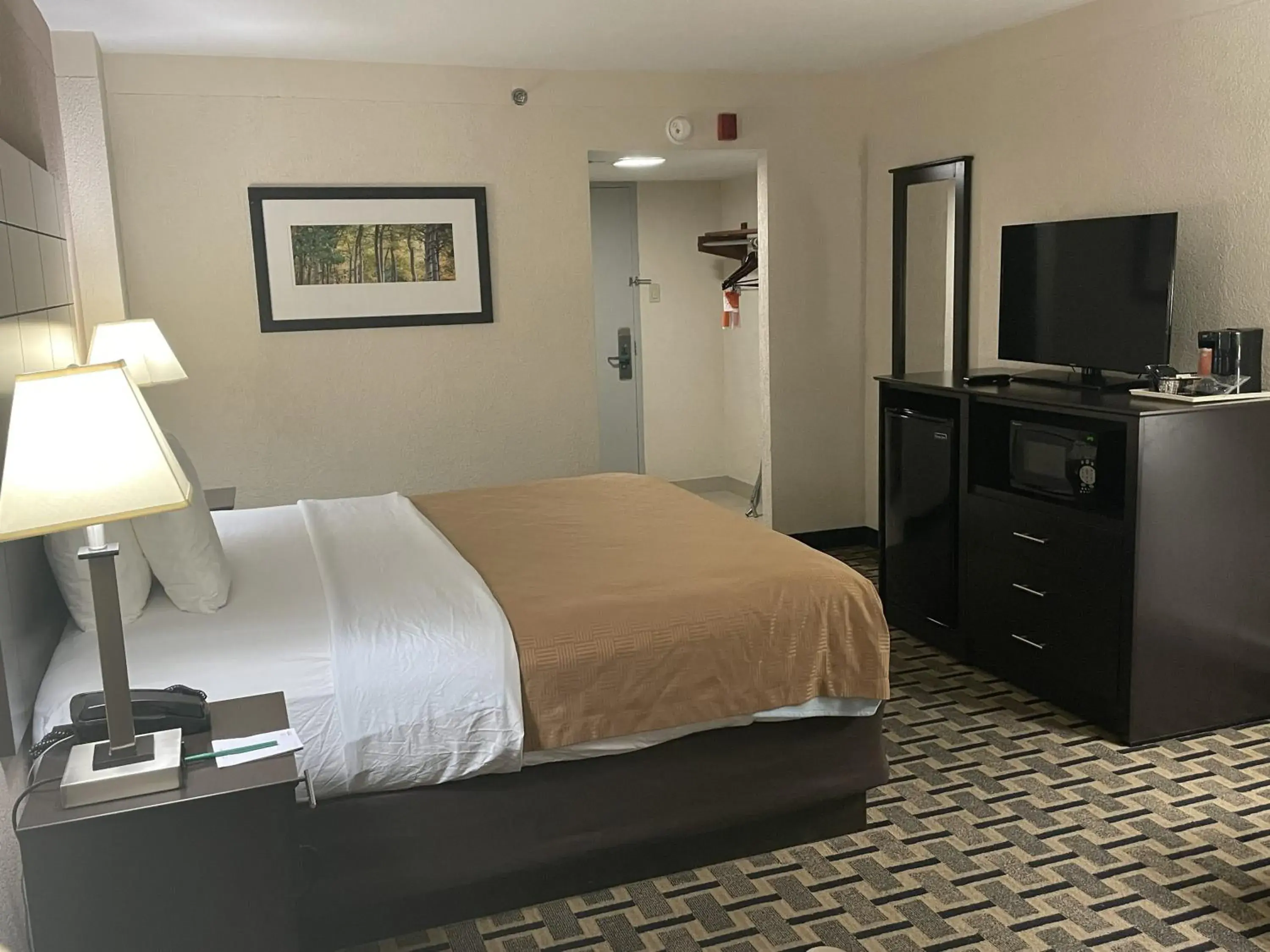 Bed in Quality Inn & Suites Cincinnati Downtown Area Bed in Quality Inn & Suites Cincinnati Downtown Area