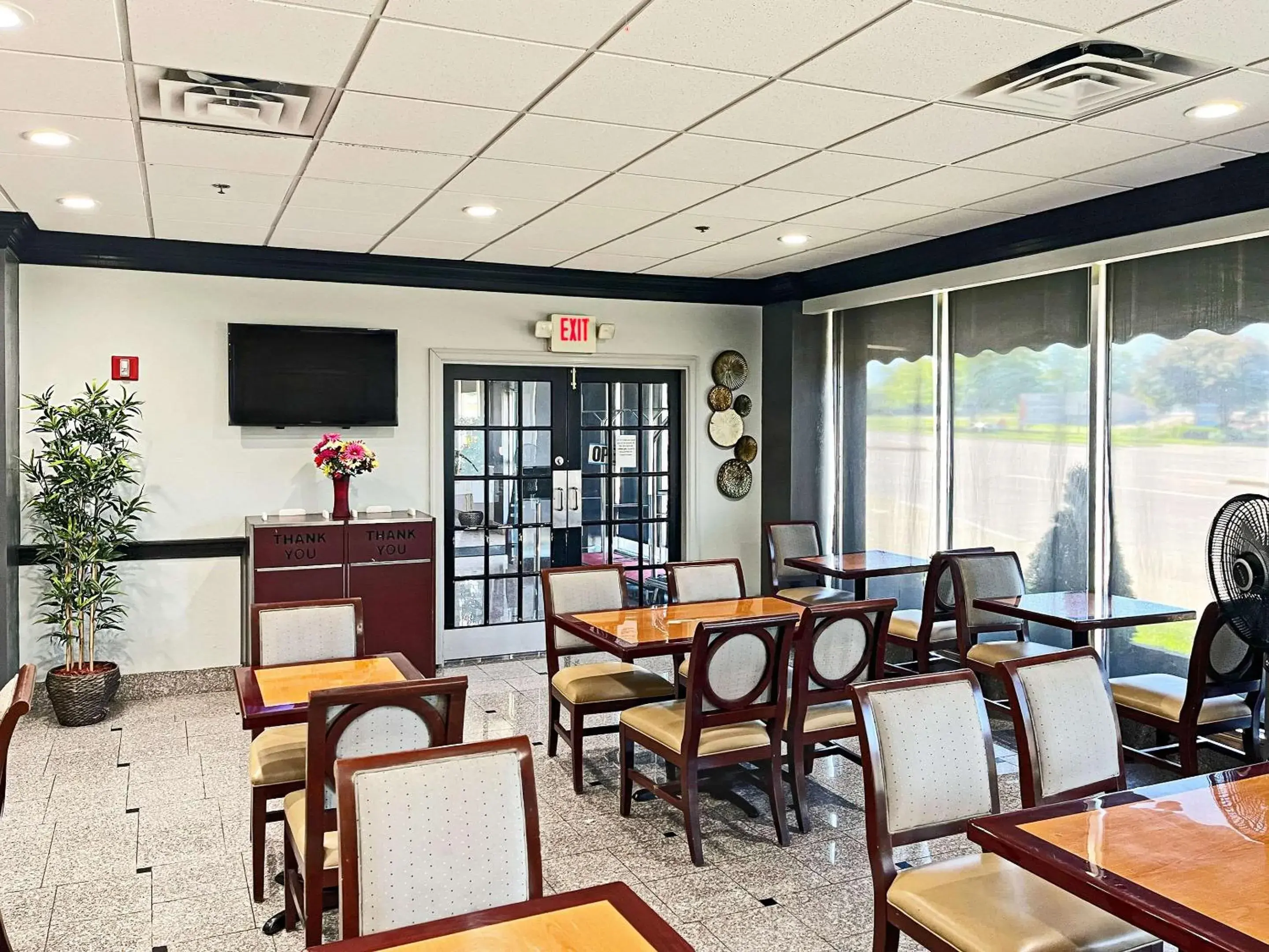 Breakfast in Quality Inn & Suites Cincinnati Downtown Area Breakfast in Quality Inn & Suites Cincinnati Downtown Area