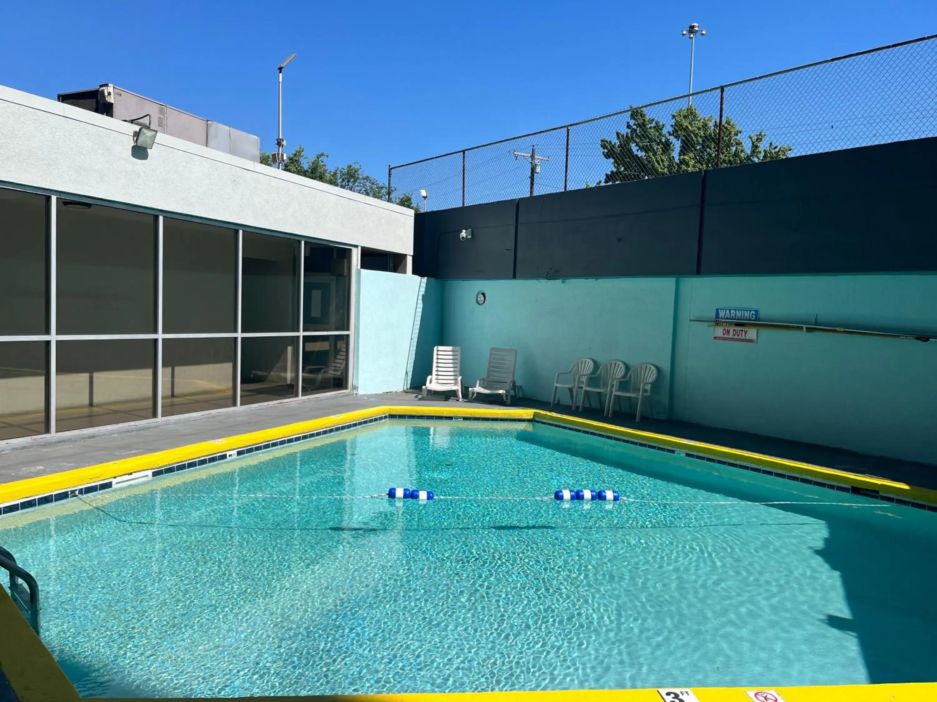 Swimming pool in Quality Inn & Suites Cincinnati Downtown Area Swimming pool in Quality Inn & Suites Cincinnati Downtown Area