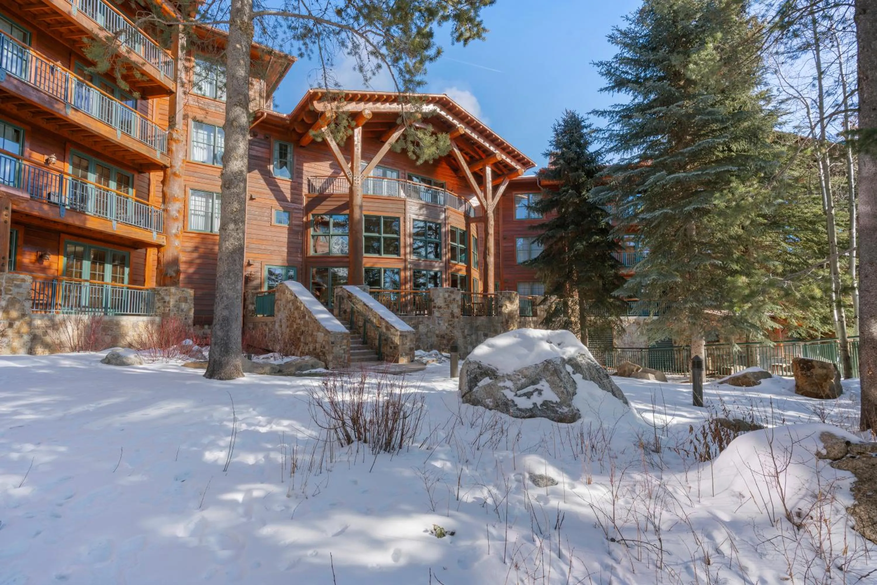 Inner courtyard view in Teton Club