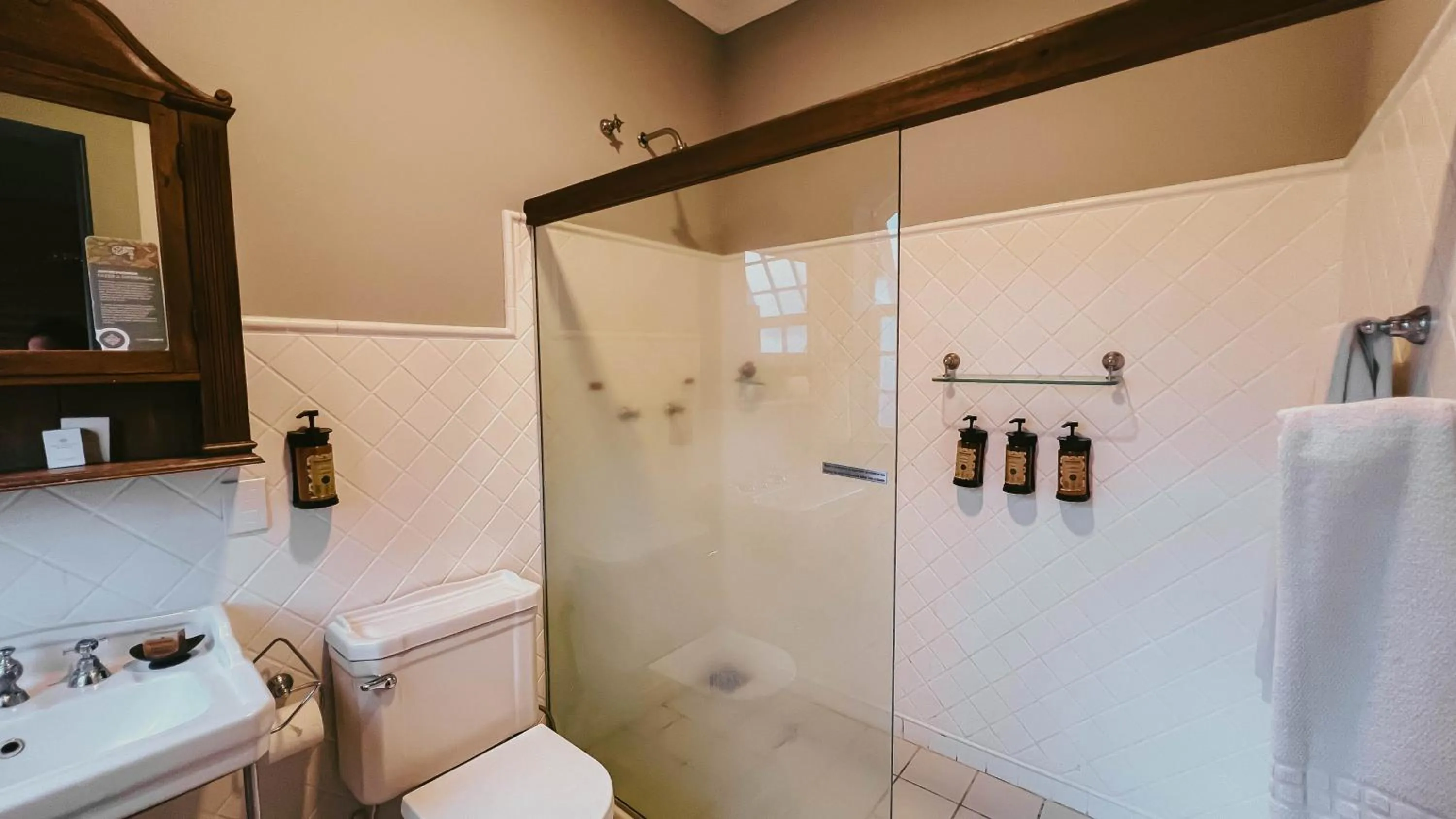 Shower in Vila Angatu Eco Resort & SPA