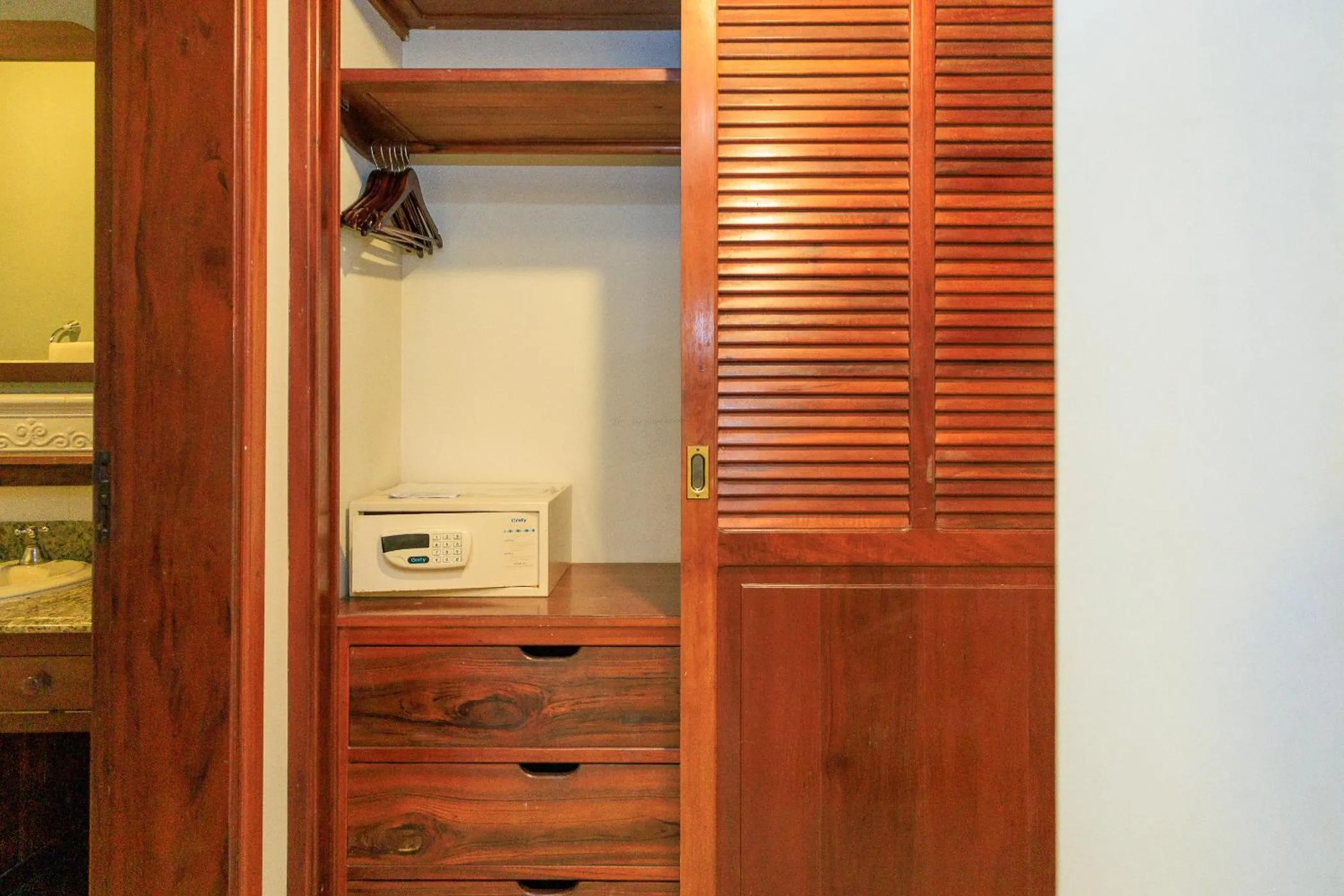 safe in Vila Angatu Eco Resort & SPA