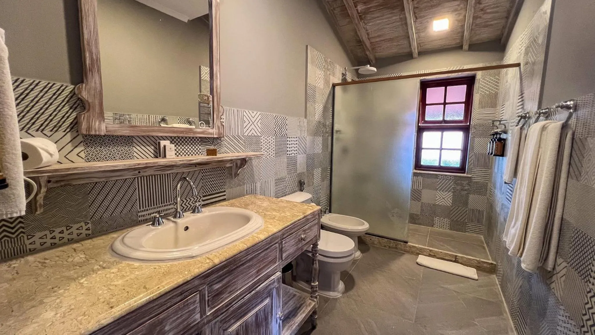 Shower in Vila Angatu Eco Resort & SPA