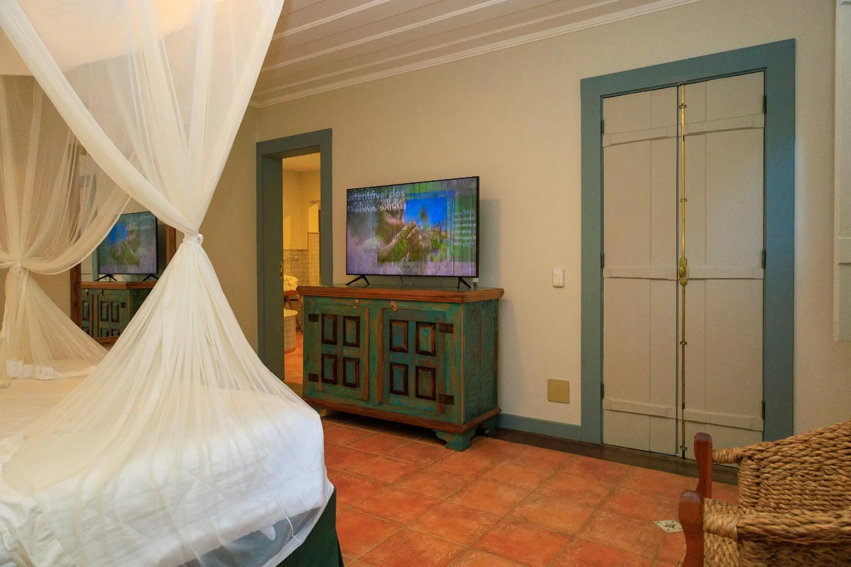 TV and multimedia, Bed in Vila Angatu Eco Resort & SPA
