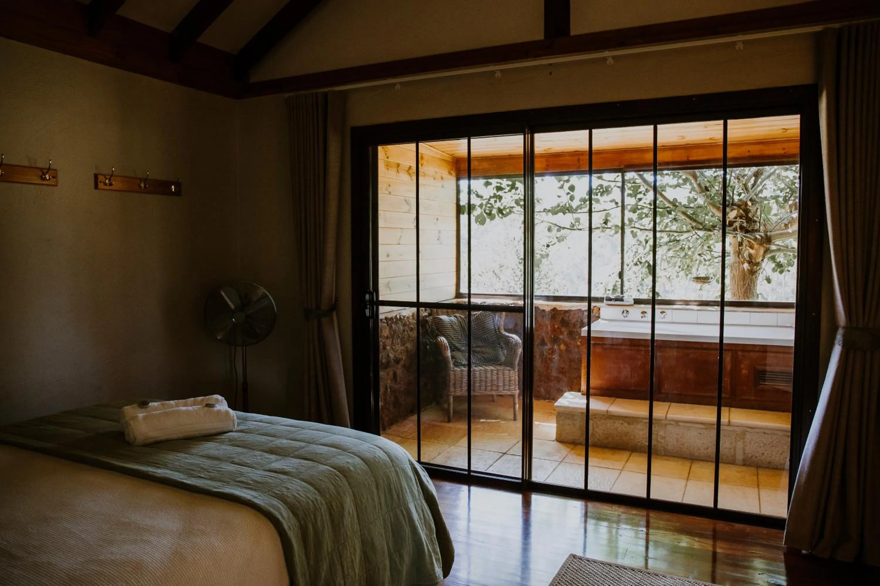 Bedroom, Bed in Clover Cottage Country Retreat