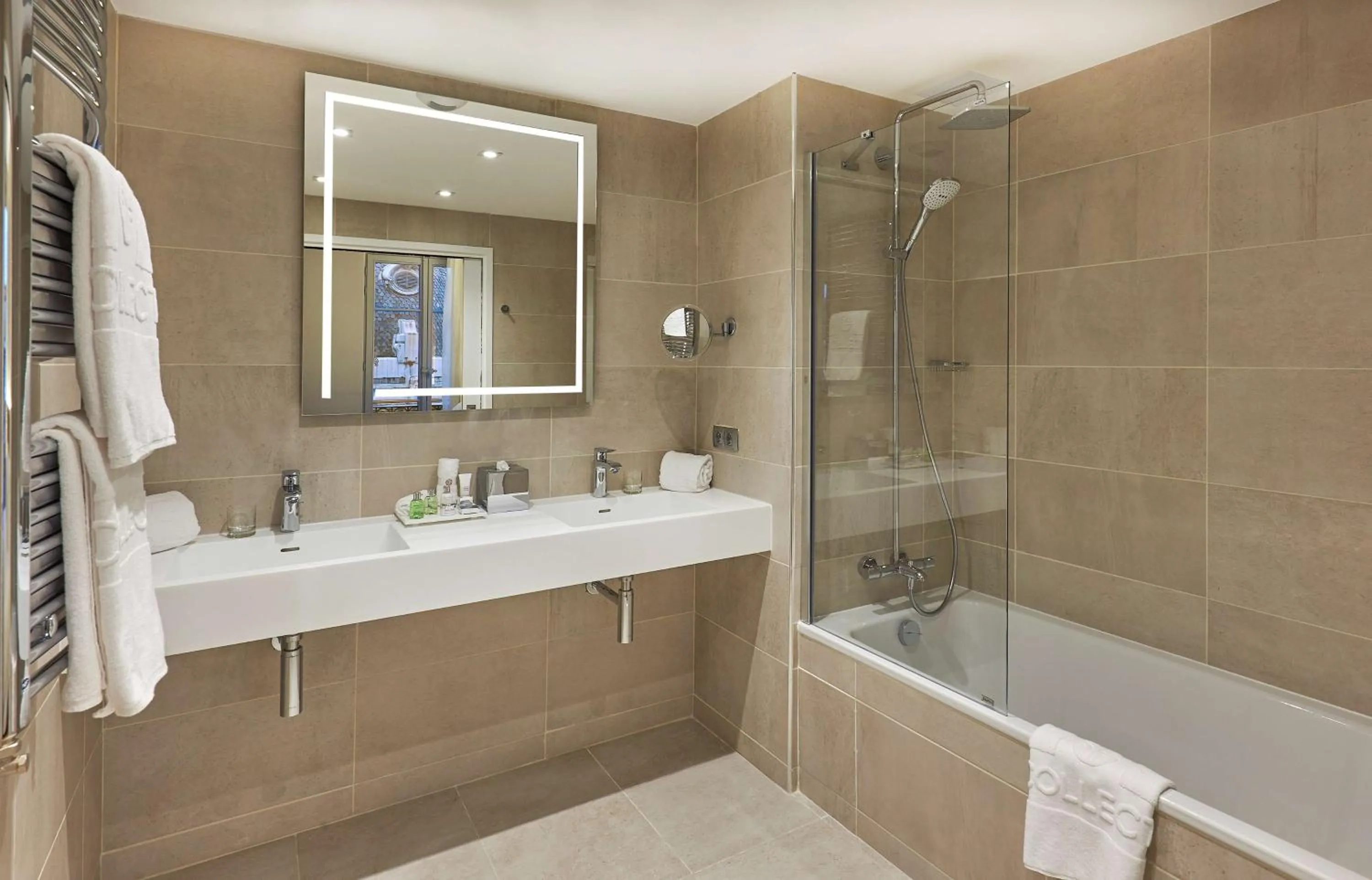 Bathroom in NH Collection Marseille