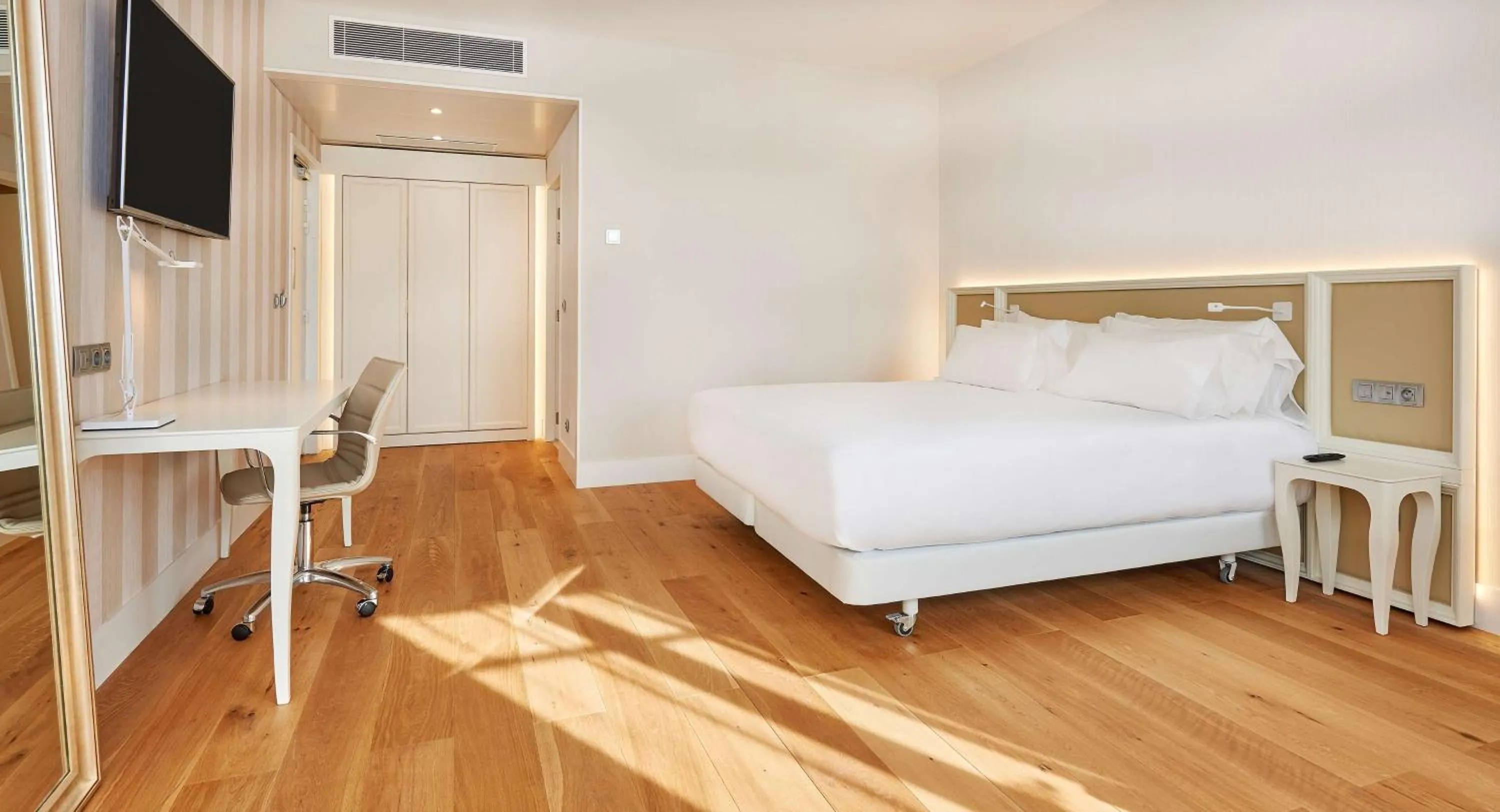 Bedroom, Bed in NH Collection Marseille