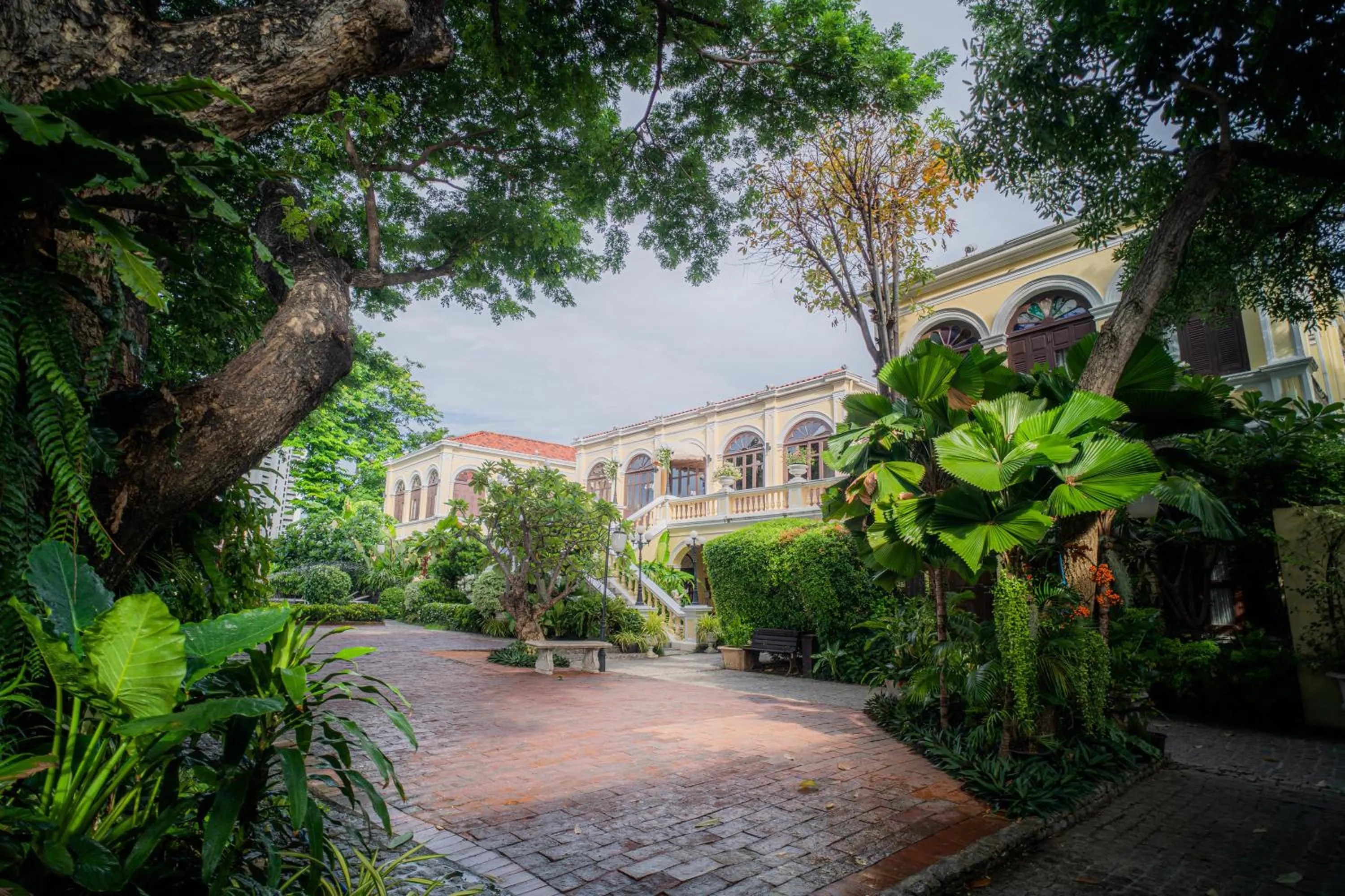 Property building in Praya Palazzo