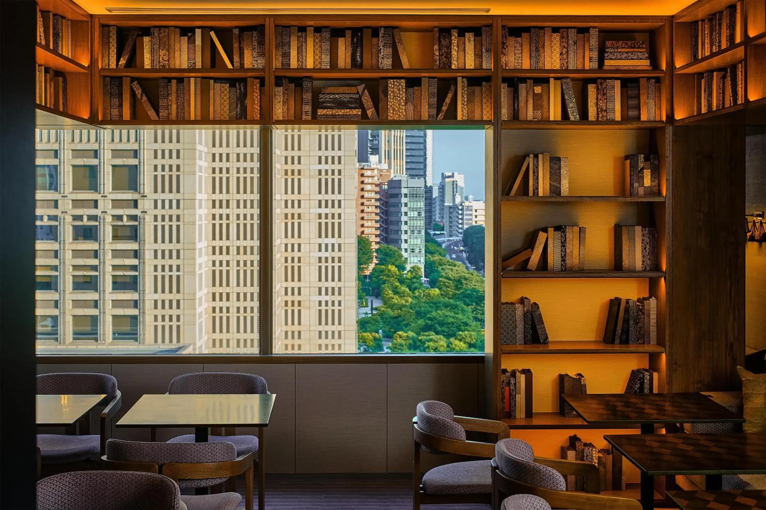 Lounge or bar in Hyatt Regency Tokyo Lounge or bar in Hyatt Regency Tokyo