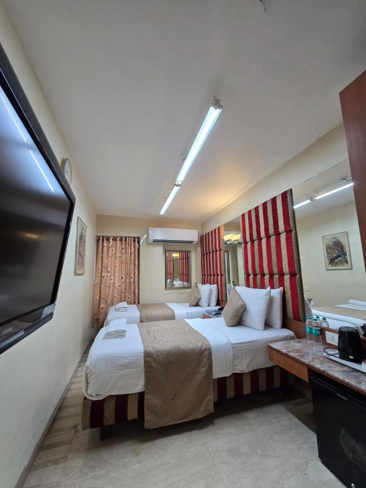 Bedroom, Bed in Regent Hotel