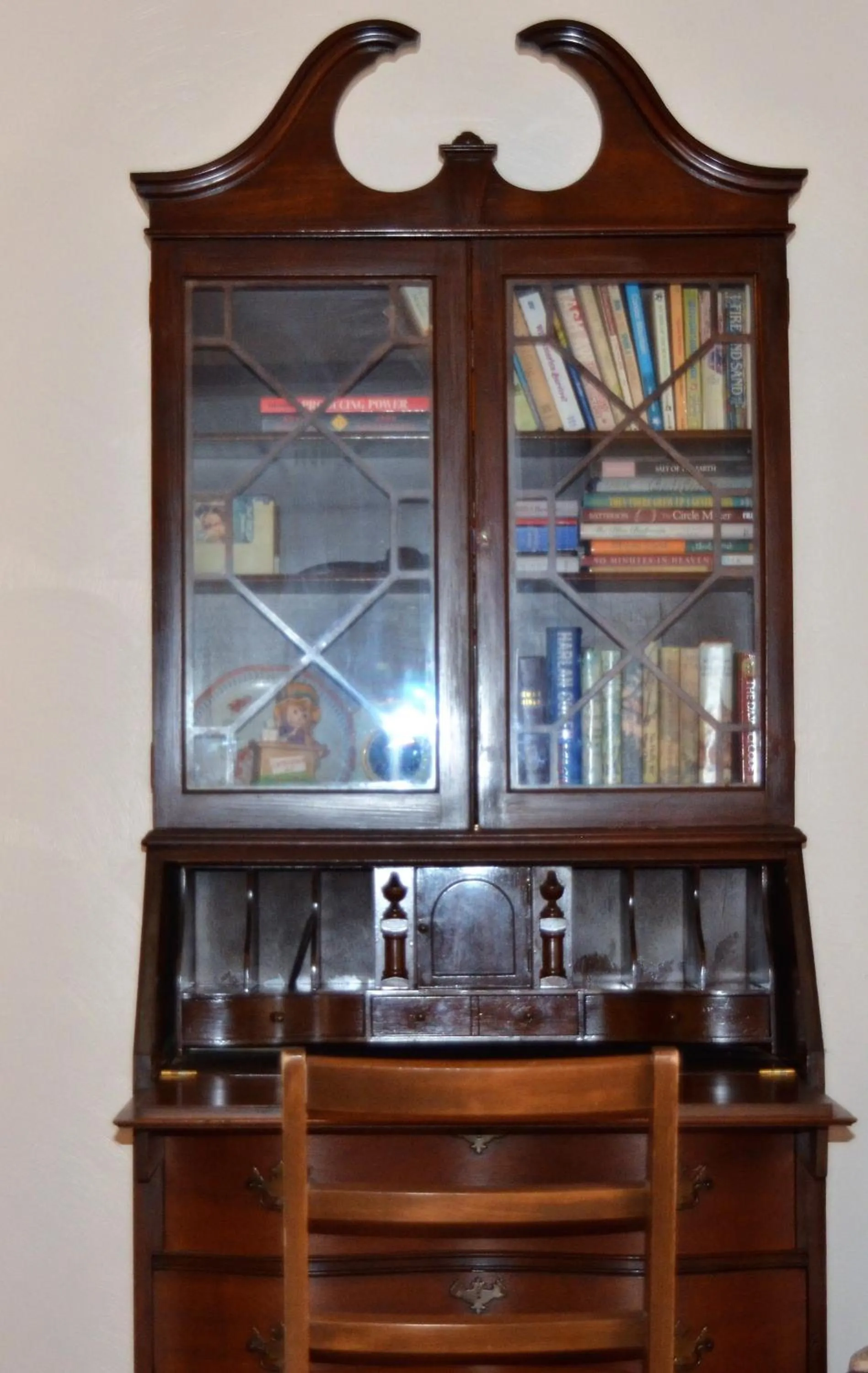 Living room in Little River Inn Motel