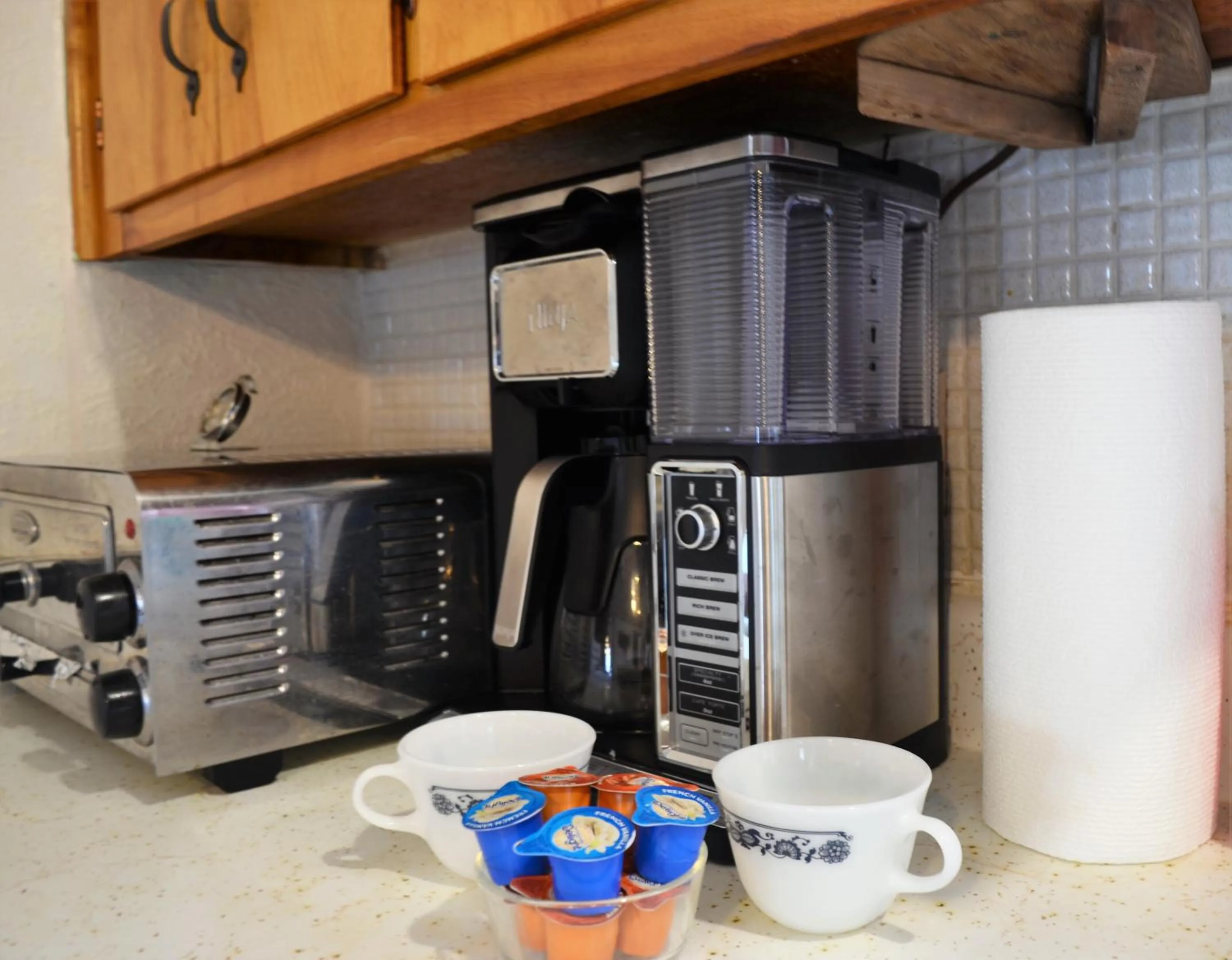 Coffee/tea facilities in Little River Inn Motel