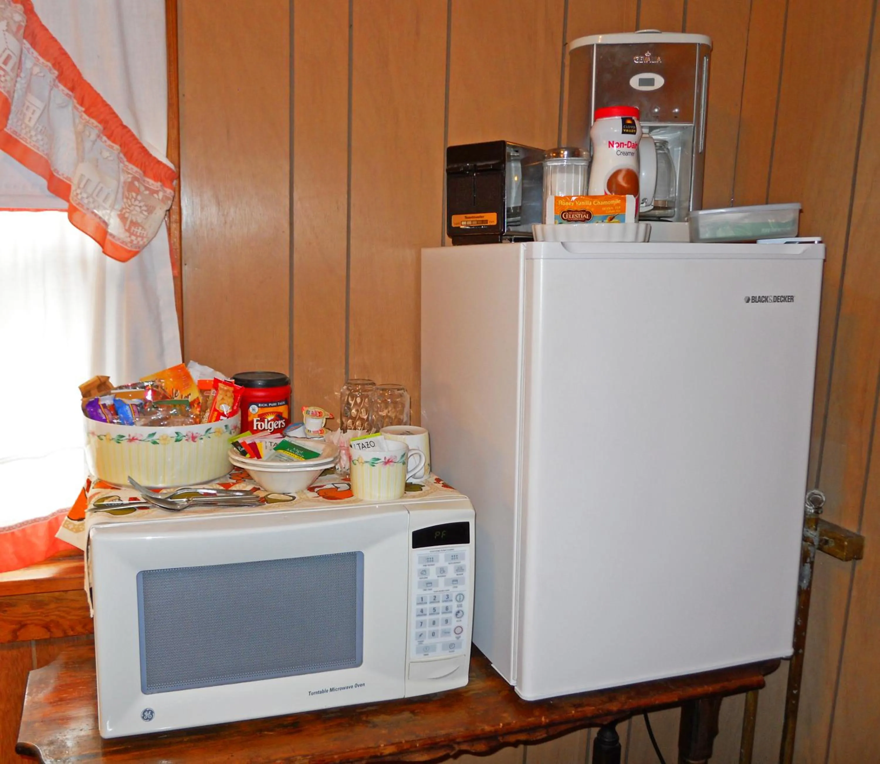 Food and drinks in Little River Inn Motel