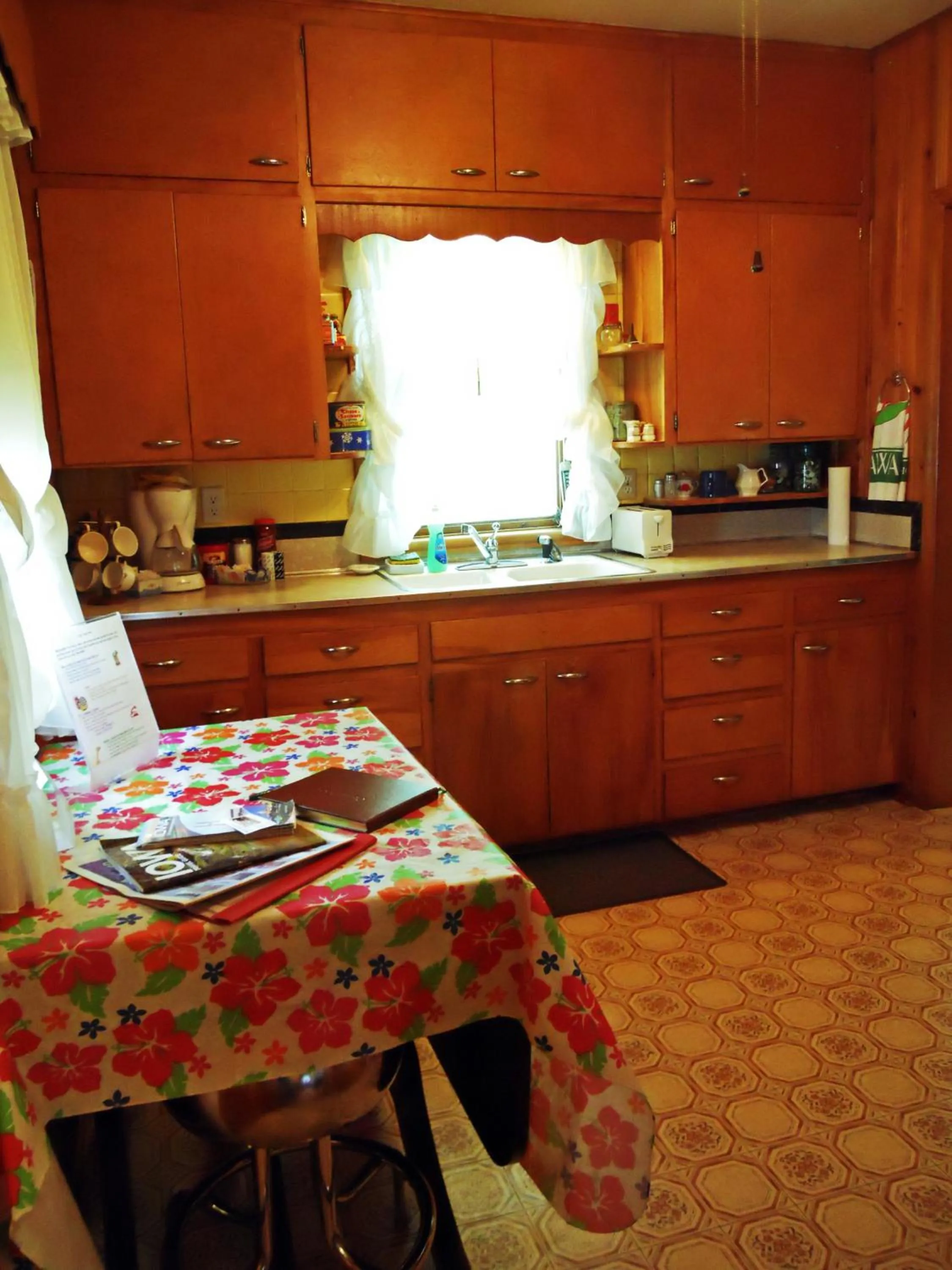 Kitchen or kitchenette in Little River Inn Motel